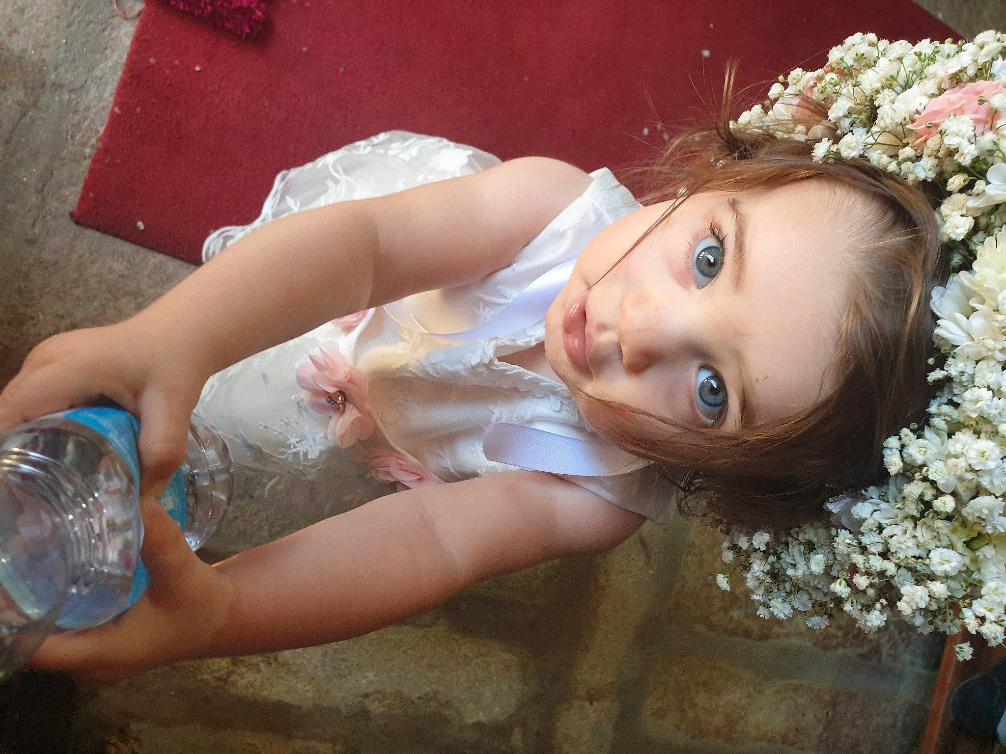 InÉs a rejoint le concours — aidez-le/la à gagner de superbes lots ! beauty, dress, drinking_water, face, flash_photography, flower, fun, happy, headgear, headpiece, lip, person, petal, pink, plant, plastic_bottle, skin, summer, toddler, toy