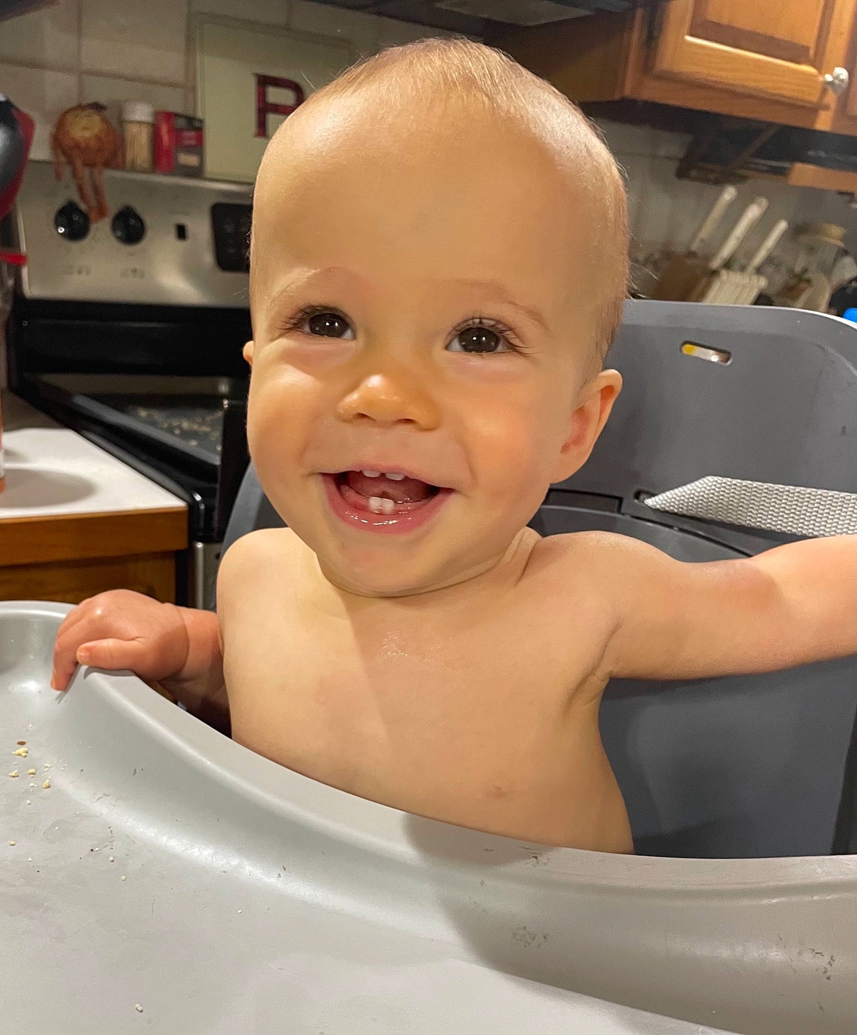 Charles is registered to the contest to win money with this photo: baby, baby_bathing, bathing, cheek, child, chin, eyebrow, eyelash, facial_expression, finger, hairstyle, happy, iris, joy, lip, mouth, muscle, nose, person, skin