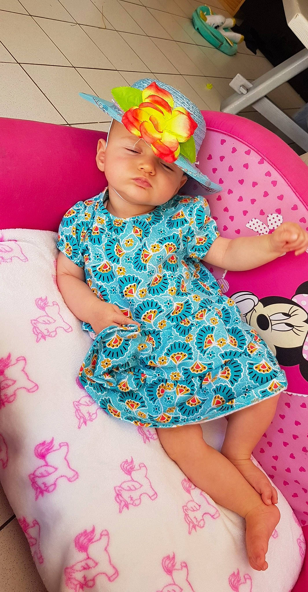 Elena a rejoint le concours — aidez-le/la à gagner de superbes lots ! child, hair_accessory, headgear, headwear, pattern, person, pink, textile, toddler