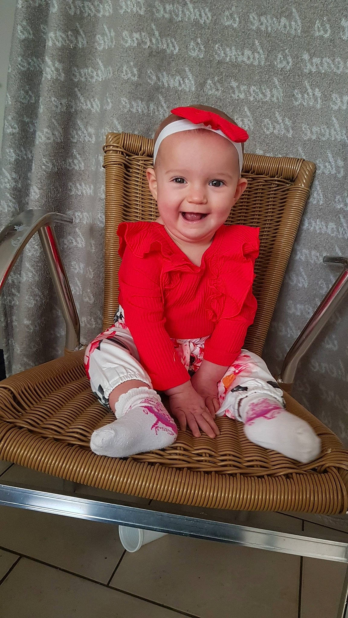 Elena a rejoint le concours — aidez-le/la à gagner de superbes lots ! baby, baby_toddler_clothing, child, child_model, joy, person, photography, pink, sitting, skin, smile, toddler, wicker