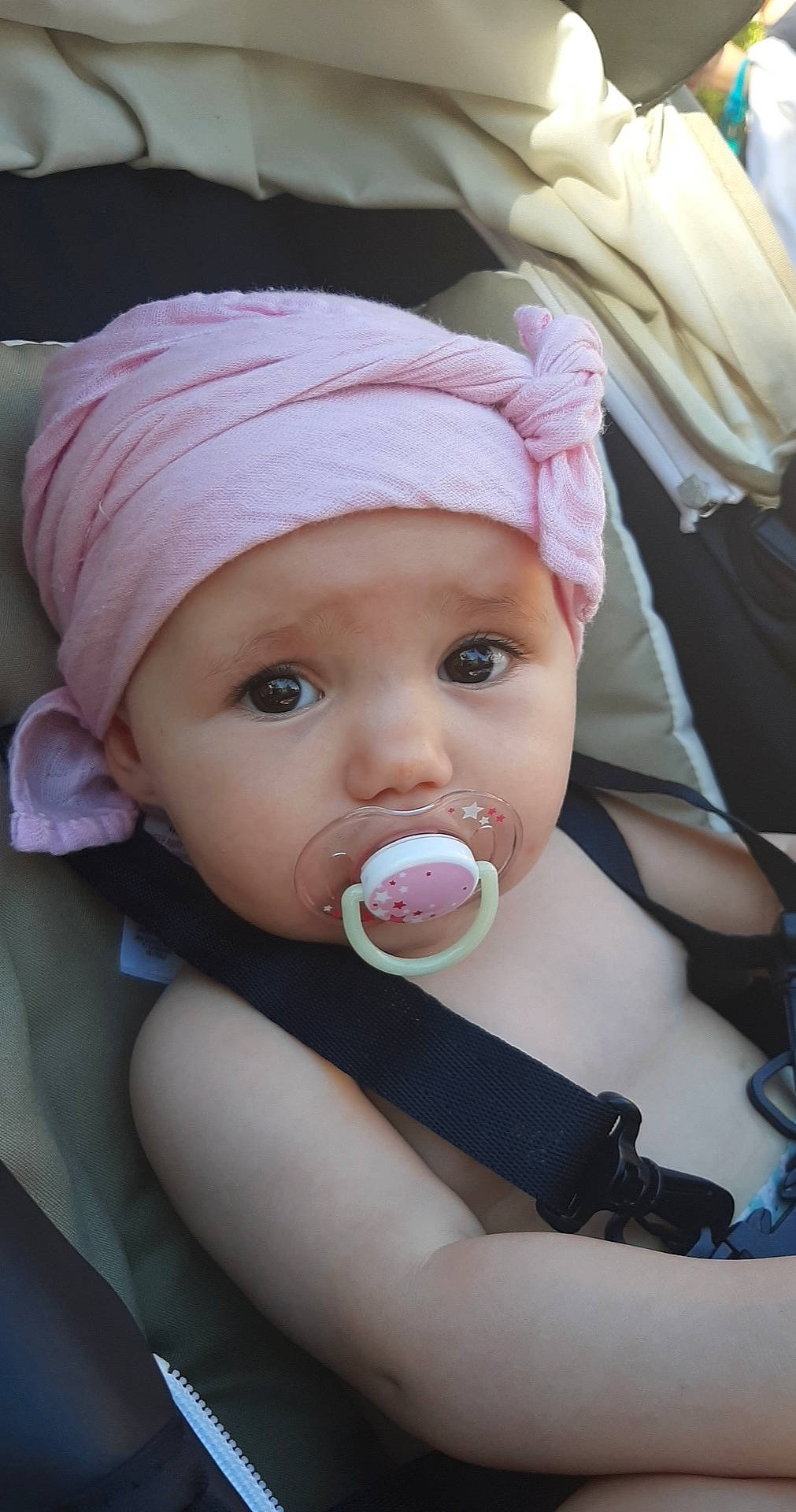 Tessa participe au concours pour gagner de l'argent avec cette photo : baby, baby_products, bonnet, cheek, child, headgear, headwear, person, pink, toddler