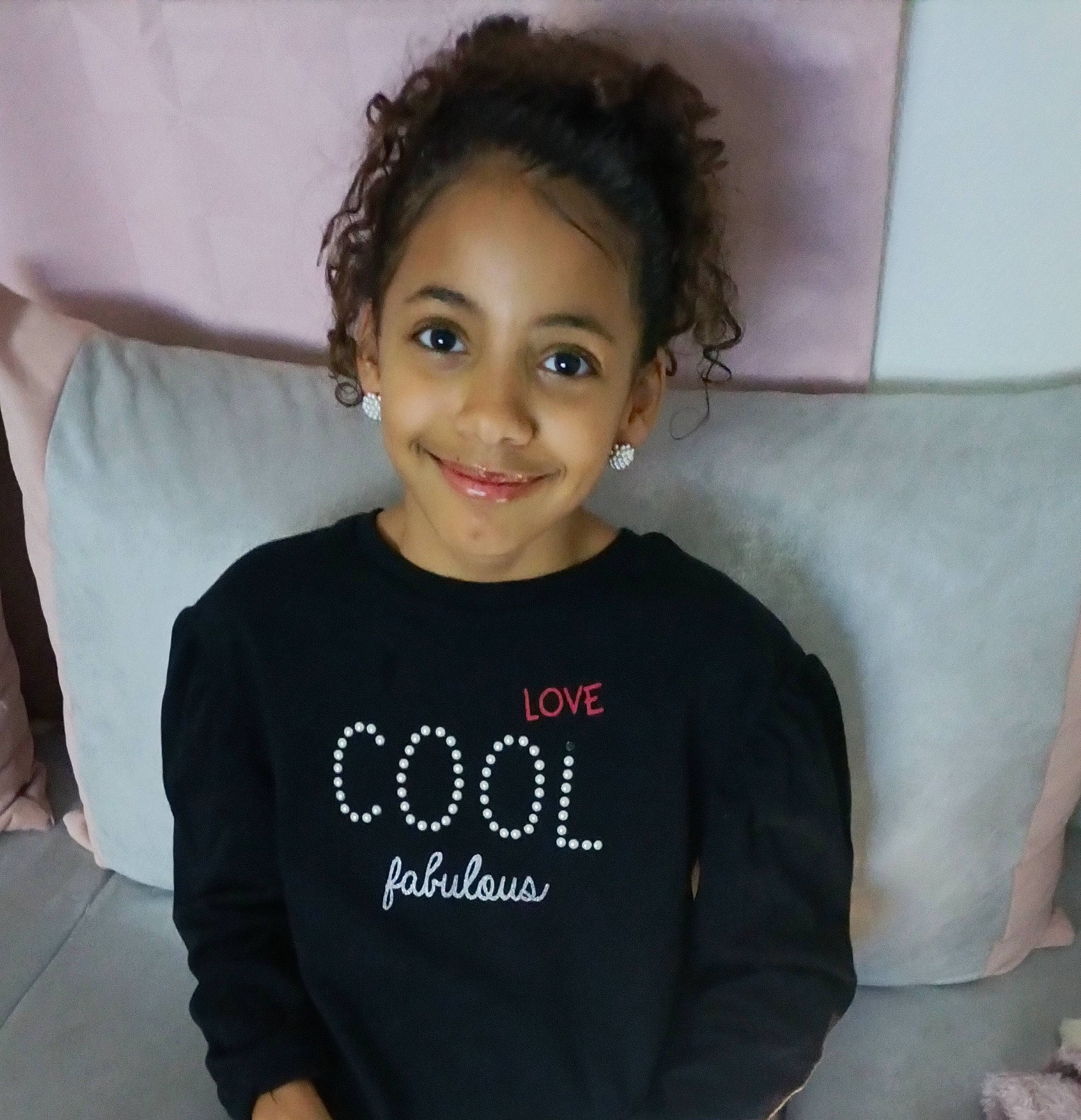 Hayat a rejoint le concours — aidez-le/la à gagner de superbes lots ! black_hair, cheek, cool, eyebrow, facial_expression, flash_photography, forehead, hair, happy, head, human_body, iris, joy, lip, neck, nose, person, shoulder, skin, sleeve