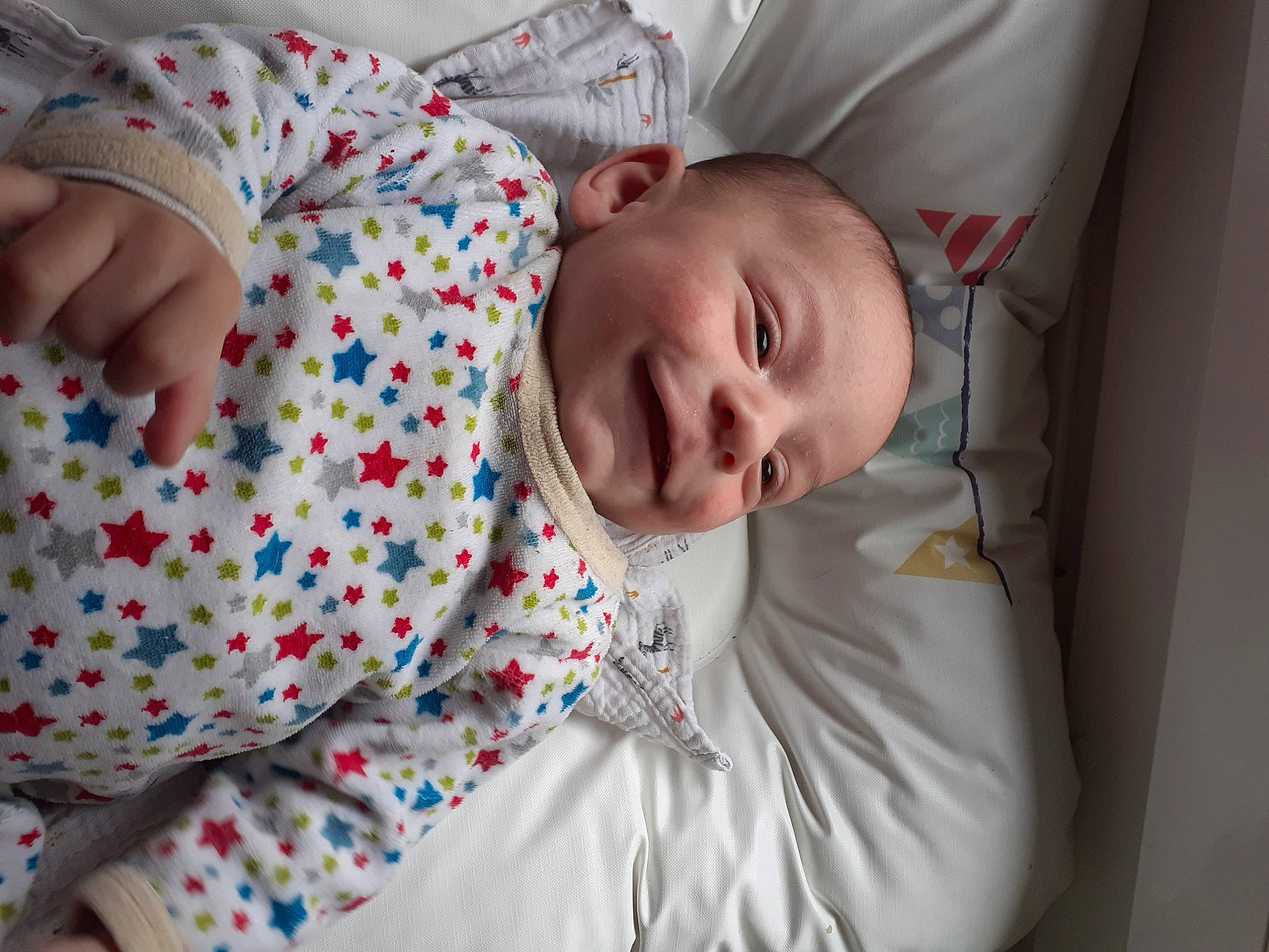 Gaëtan participe au concours pour gagner de l'argent avec cette photo : baby, baby_sleeping, bedtime, birth, blanket, cheek, child, facial_expression, nap, person, skin, sleep, smile, toddler