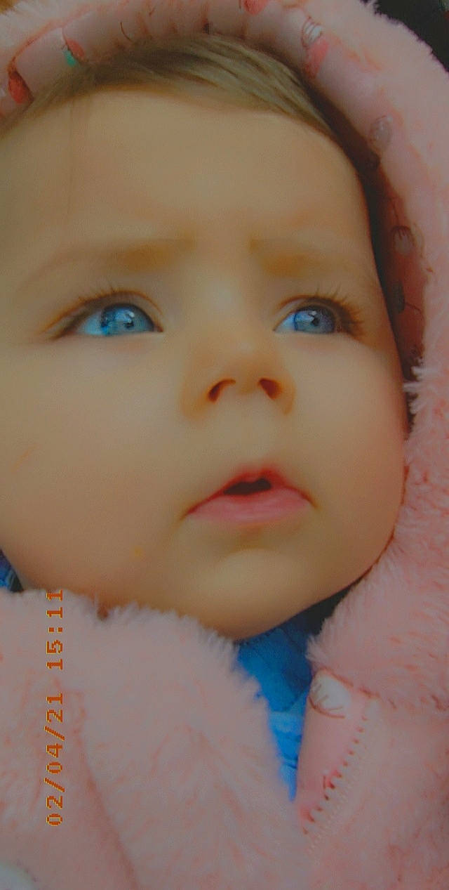 Ema a rejoint le concours — aidez-le/la à gagner de superbes lots ! baby, baby_toddler_clothing, cheek, child, chin, close_up, eyebrow, eyelash, facial_expression, fur, happy, iris, lip, no_expression, nose, peach, person, portrait_photography, skin, toddler