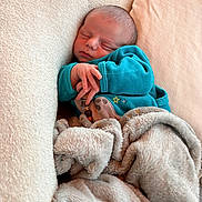 Ismail a rejoint le concours — aidez-le/la à gagner de superbes lots ! baby, blanket, child, comfort, cozy, cushion, cute, face, hands, indoors, infant, newborn, onesie, peaceful, portrait, relaxation, rest, sleeping, soft, wrapped