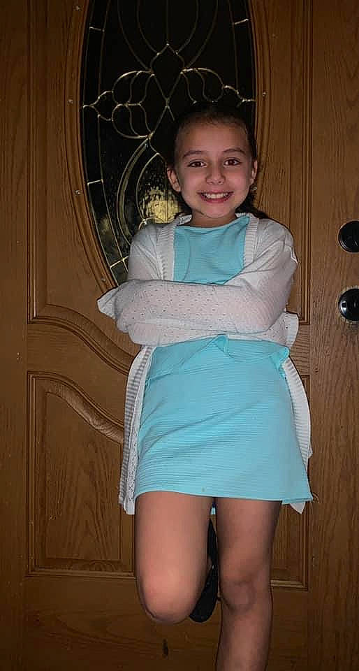 Elliana is registered to the contest to win money with this photo: arm, day_dress, door, dress, face, flash_photography, hairstyle, joint, joy, knee, neck, one_piece_garment, organ, person, shoulder, skin, sleeve, smile, standing, textile