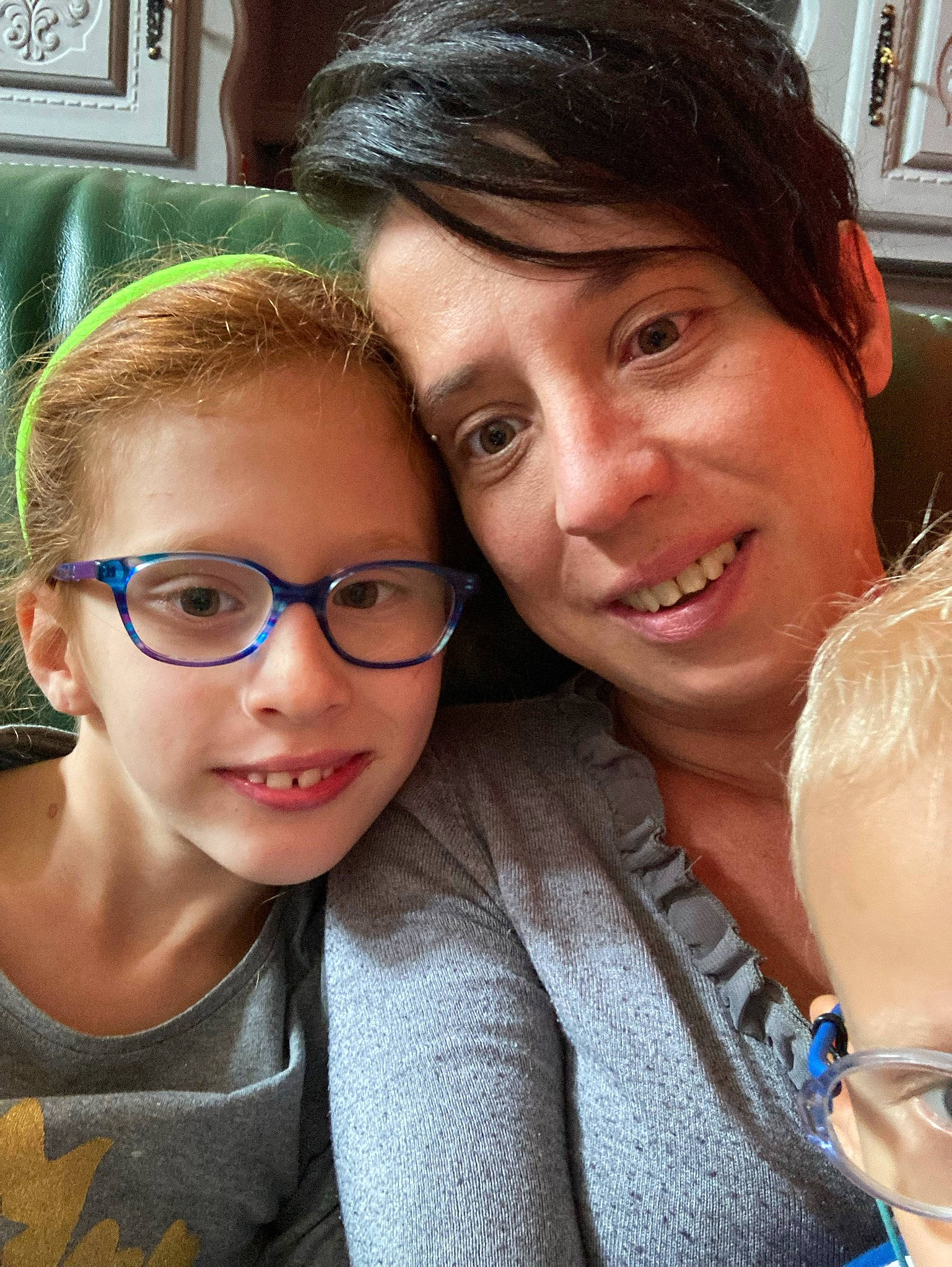 Chloe a rejoint le concours — aidez-le/la à gagner de superbes lots ! cheek, chin, cool, ear, eye, eyebrow, eyewear, forehead, gesture, glasses, happy, head, iris, joy, lip, nose, person, picture_frame, shoulder, skin