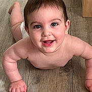 Ilyes a rejoint le concours — aidez-le/la à gagner de superbes lots ! baby, child, smile, face, skin, arm, hand, floor, wood, towel, happy, lying, indoors, human, cute, infant, expression, portrait, chubby, bright_eyes