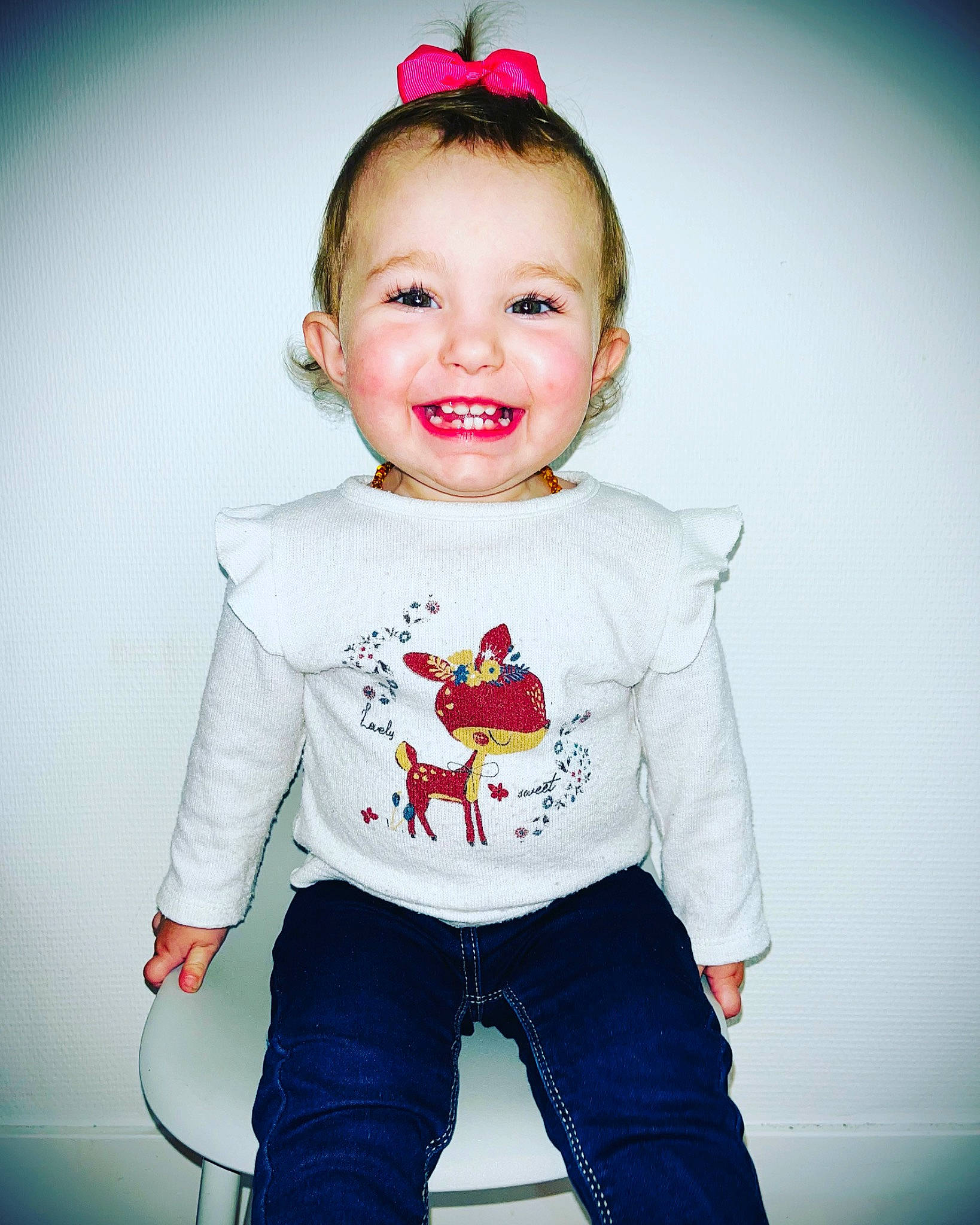 Djulia a rejoint le concours — aidez-le/la à gagner de superbes lots ! arm, baby_toddler_clothing, cheek, chin, clothing, eye, face, fashion, flash_photography, hair, head, human_body, jeans, joy, lip, neck, organ, person, skin, sleeve