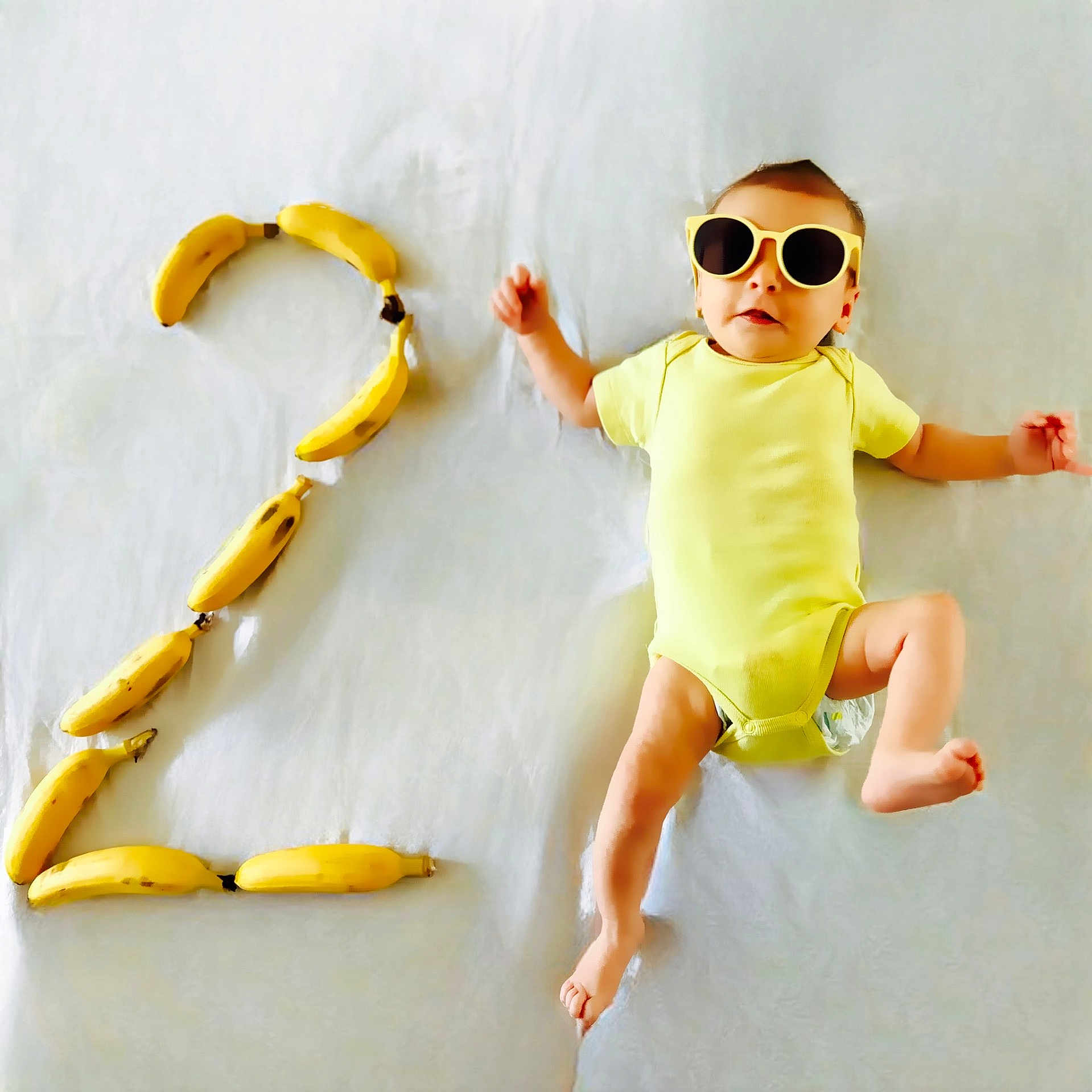Louisa a rejoint le concours — aidez-le/la à gagner de superbes lots ! accessories, baby, banana, bodypart, clothing, face, finger, food, fruit, glasses, hand, hat, head, person, photography, plant, portrait, produce, sunglasses, swimwear