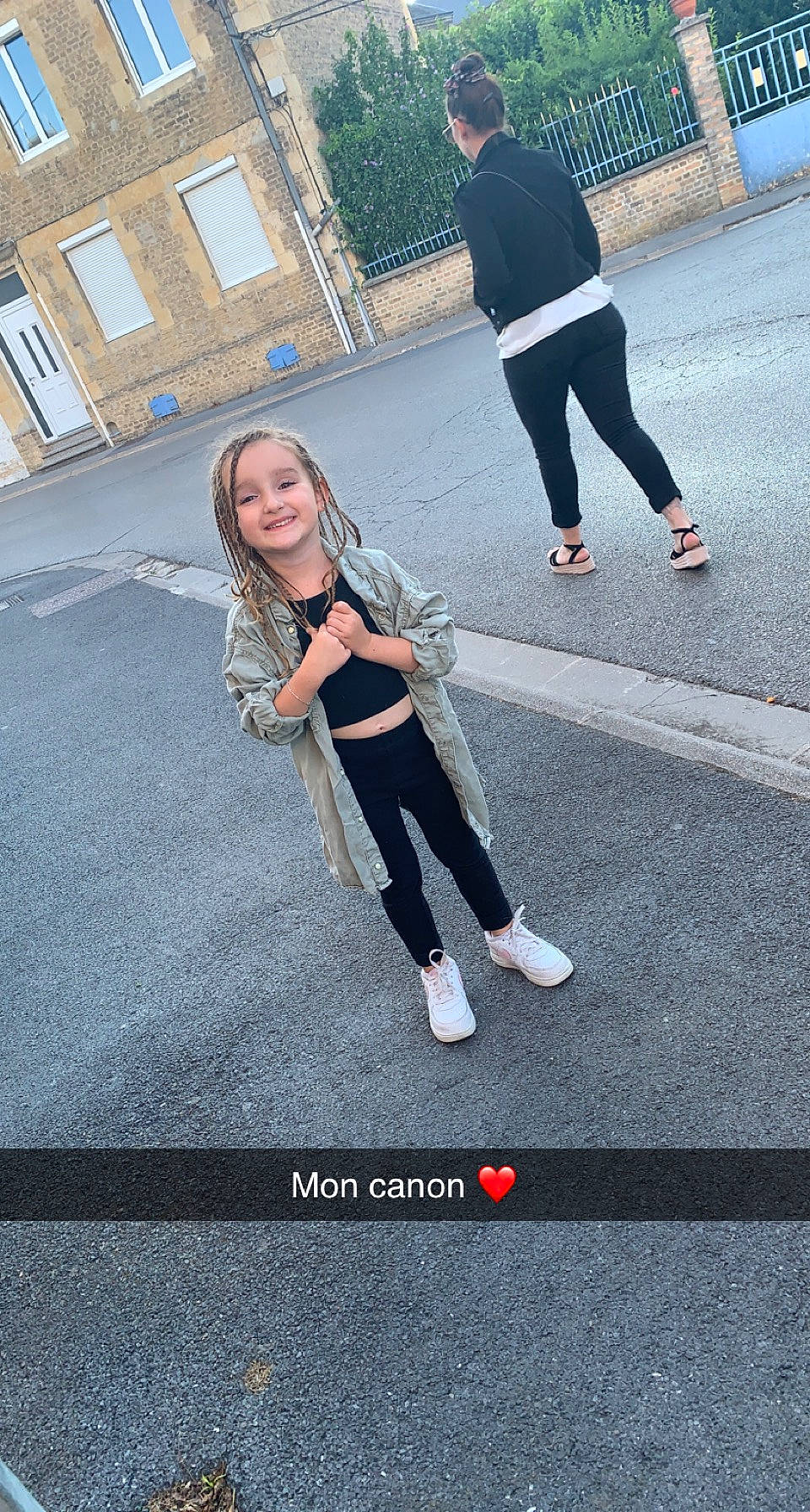 Lyana a rejoint le concours — aidez-le/la à gagner de superbes lots ! asphalt, footwear, gesture, joy, leg, line, outerwear, pedestrian, person, photograph, recreation, road, road_surface, sidewalk, smile, snapshot, sneakers, standing, tire, toddler