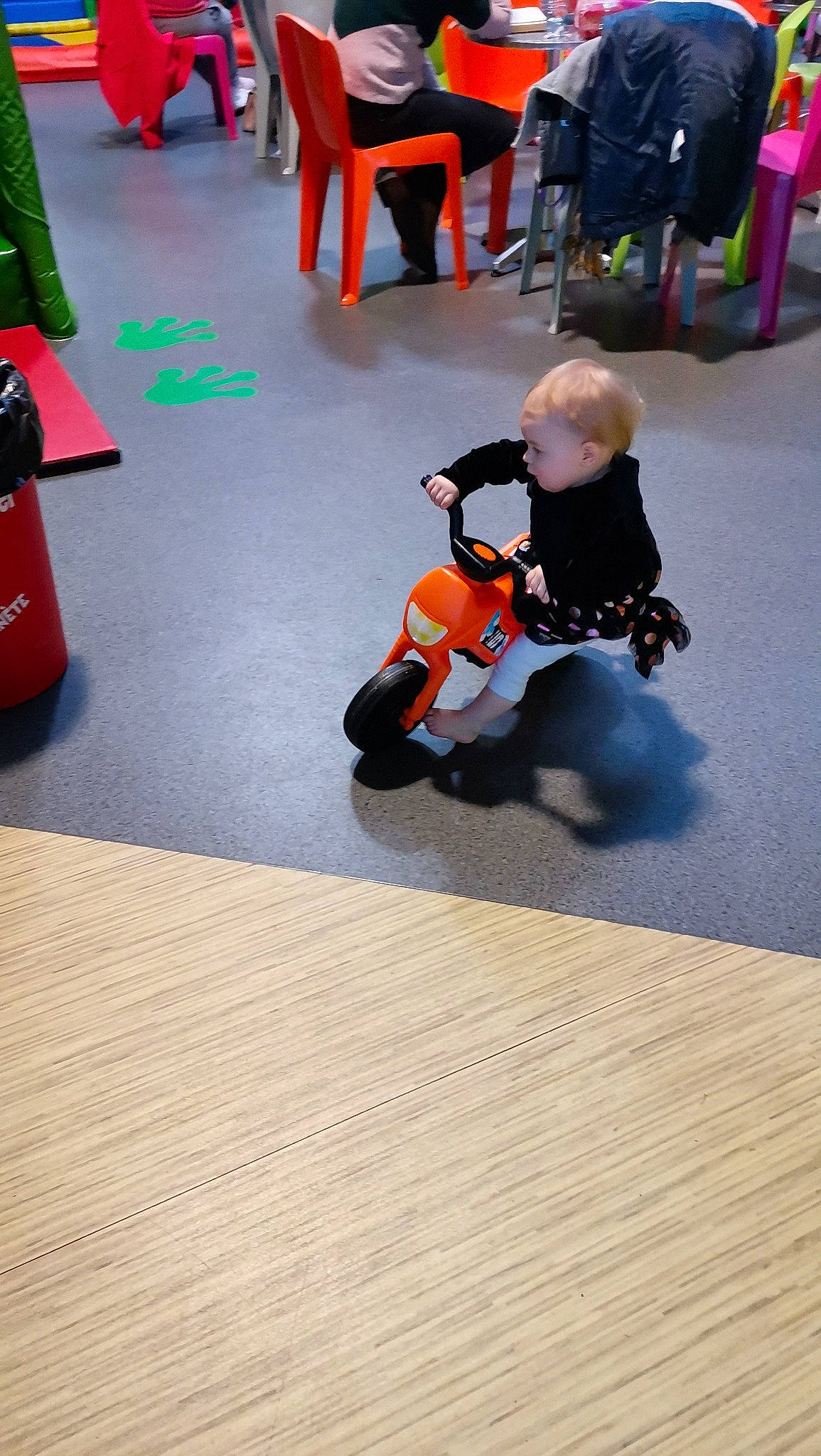 Lyanna a rejoint le concours — aidez-le/la à gagner de superbes lots ! baby, boot, chair, child, event, floor, flooring, fun, hardwood, human_leg, leg, leisure, person, recreation, sitting, sneakers, tire, toddler, vehicle, wheel