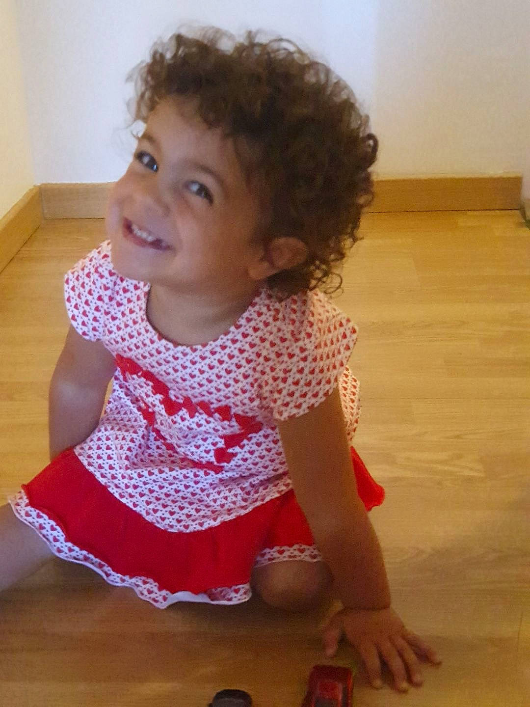 Celina a rejoint le concours — aidez-le/la à gagner de superbes lots ! baby, baby_toddler_clothing, cheek, child, floor, flooring, hardwood, joy, pattern, person, play, skin, standing, toddler