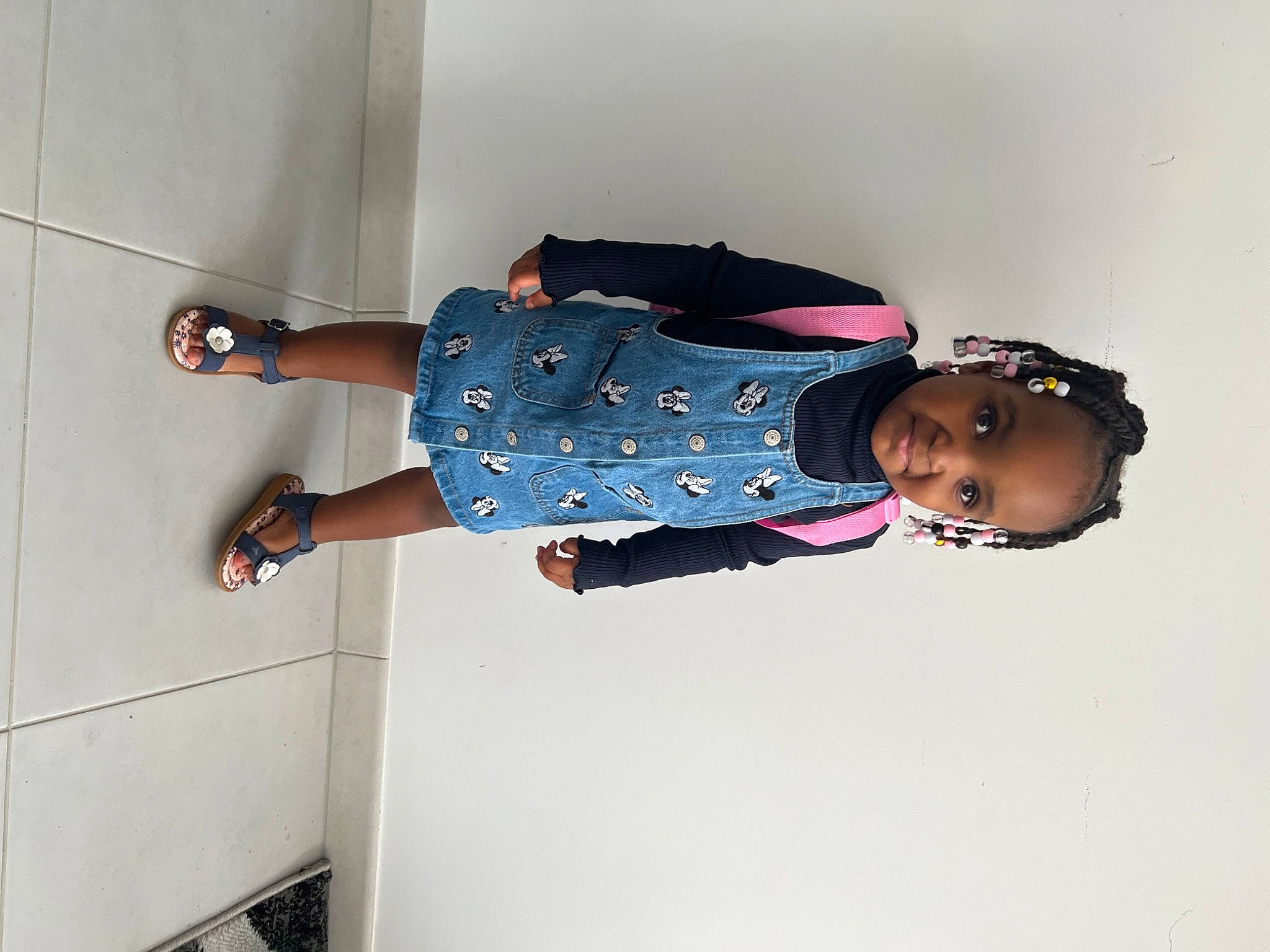 Raïley a rejoint le concours — aidez-le/la à gagner de superbes lots ! baby_toddler_clothing, comfort, cool, dress, elbow, electric_blue, fun, human_leg, knee, leg, magenta, pattern, person, pink, sleeve, street_fashion, thigh, toddler, walking_shoe, watch