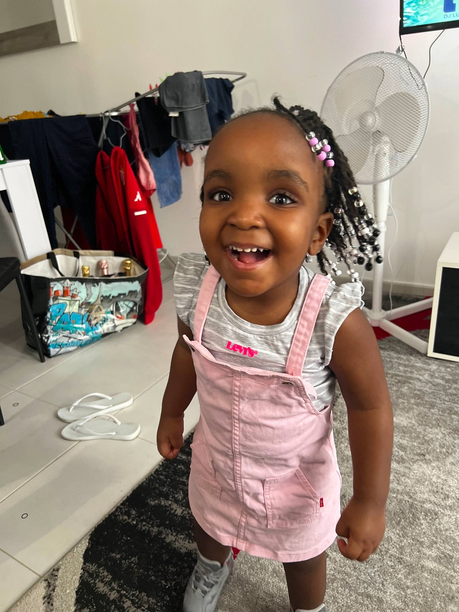 Raïley a rejoint le concours — aidez-le/la à gagner de superbes lots ! baby, baby_toddler_clothing, cheek, child, fashion, fashion_design, flooring, fun, hair, hairstyle, happy, head, joy, magenta, person, pink, shorts, sleeve, smile, standing
