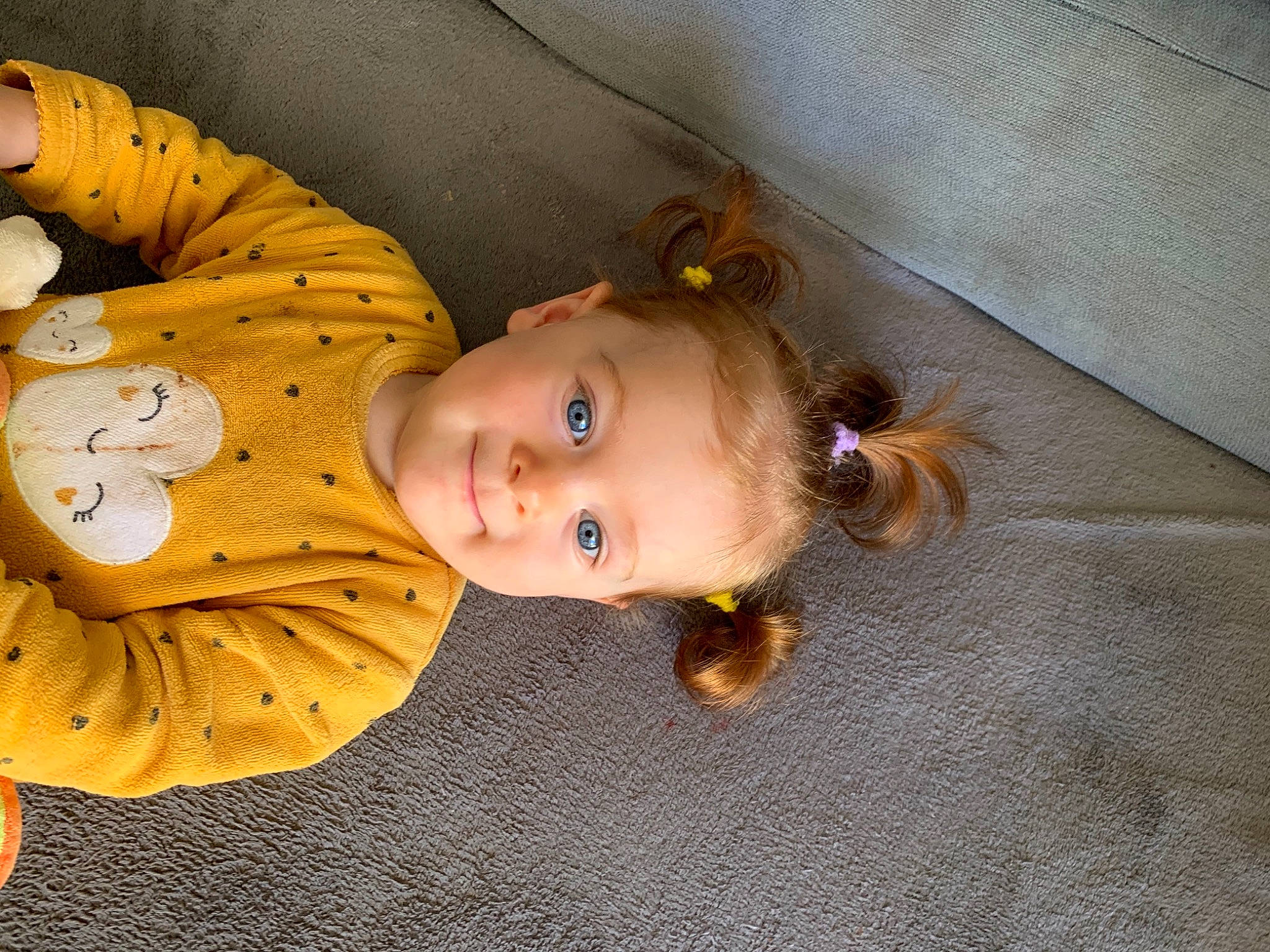 Ilana participe au concours pour gagner de l'argent avec cette photo : baby, baby_toddler_clothing, brown, cheek, child, chin, eye, floor, flooring, fun, happy, hardwood, head, iris, joy, nose, person, skin, smile, toddler