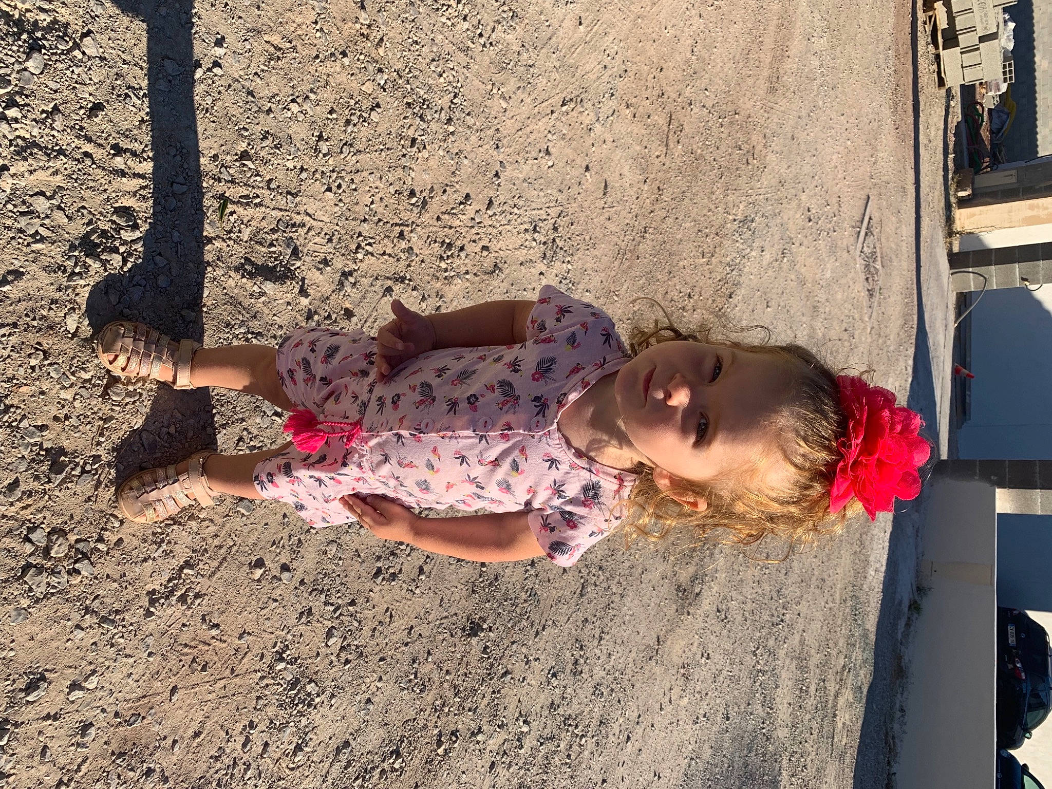 Ilana participe au concours pour gagner de l'argent avec cette photo : baby, child, city, dress, fun, grass, human_leg, landscape, leisure, morning, person, public_space, sand, shadow, sitting, soil, sunglasses, tints_and_shades, toddler, tree