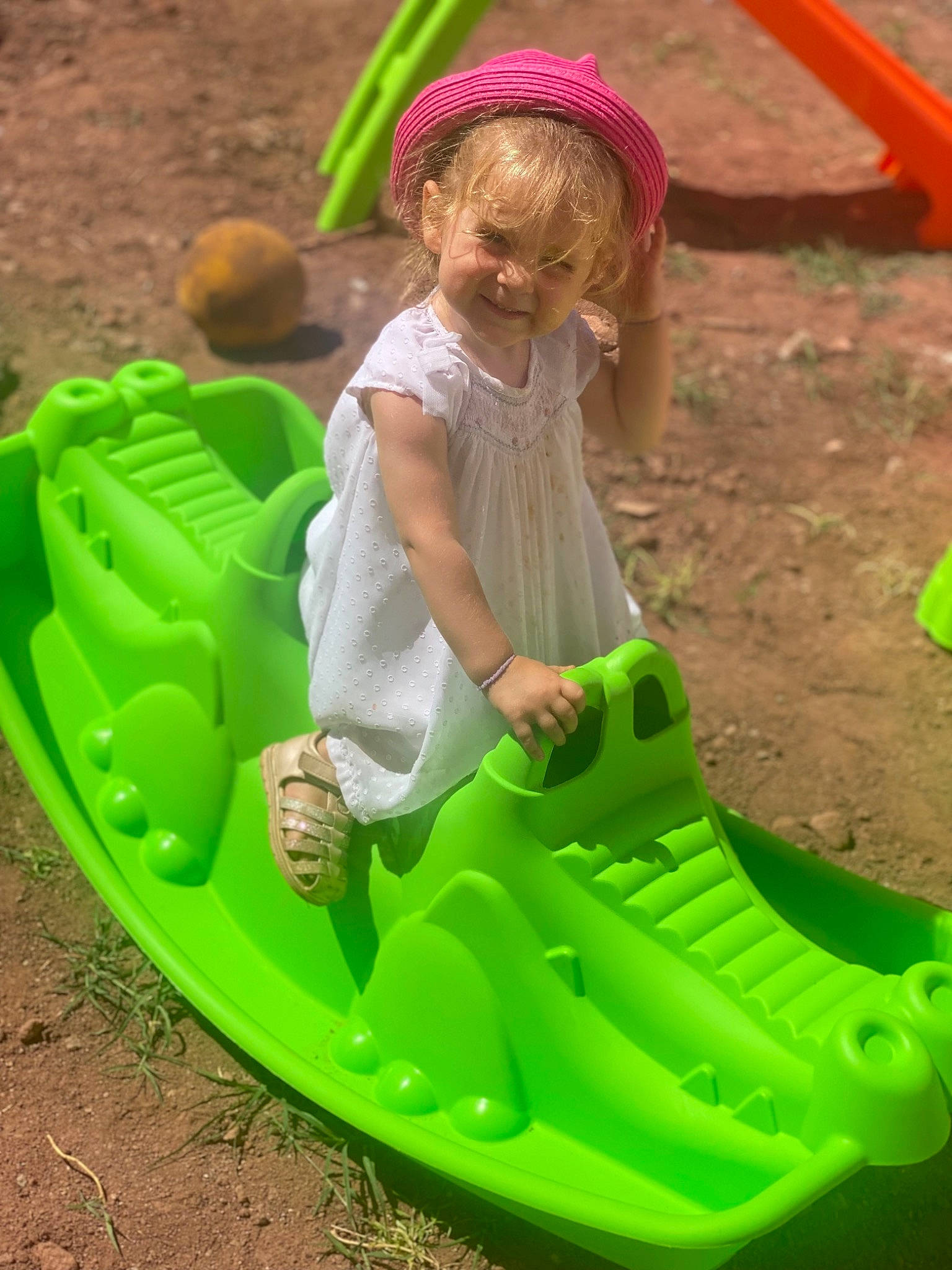 Ilana a rejoint le concours — aidez-le/la à gagner de superbes lots ! child, chute, city, event, fun, grass, green, happy, hat, joy, leisure, outdoor_play_equipment, people_in_nature, person, play, playground, playground_slide, product, recreation, summer
