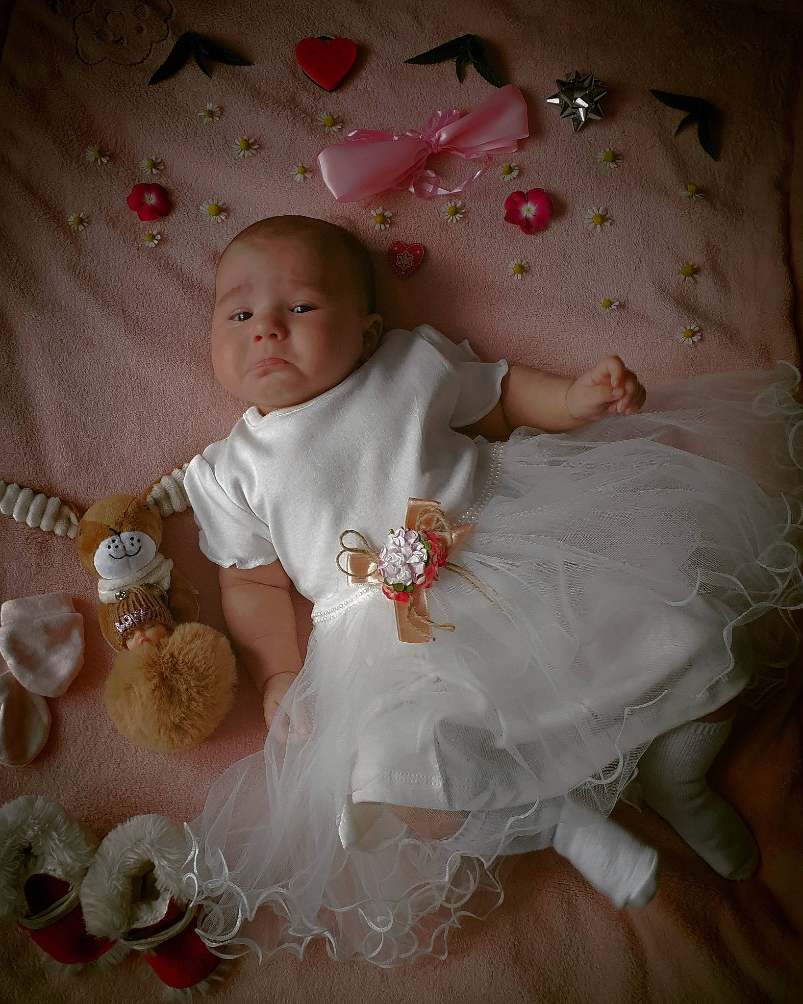 Alessia Iris a rejoint le concours — aidez-le/la à gagner de superbes lots ! baby, baby_products, baby_toddler_clothing, bridal_accessory, child, day_dress, dress, embellishment, hair_accessory, head, headgear, headpiece, linens, pattern, peach, person, pink, skin, sleeve, textile