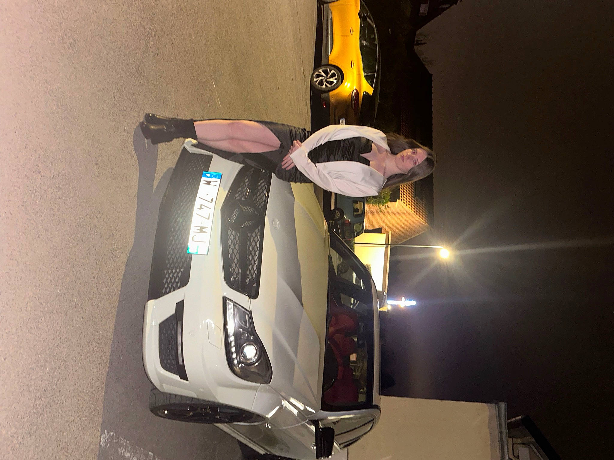 Clémence a rejoint le concours — aidez-le/la à gagner de superbes lots ! automotive_design, automotive_exterior, automotive_fog_light, automotive_lighting, automotive_mirror, automotive_parking_light, automotive_side_view_mirror, automotive_tire, bumper, car, fender, headlamp, hood, motor_vehicle, person, personal_luxury_car, tire, vehicle, vehicle_door, wheel