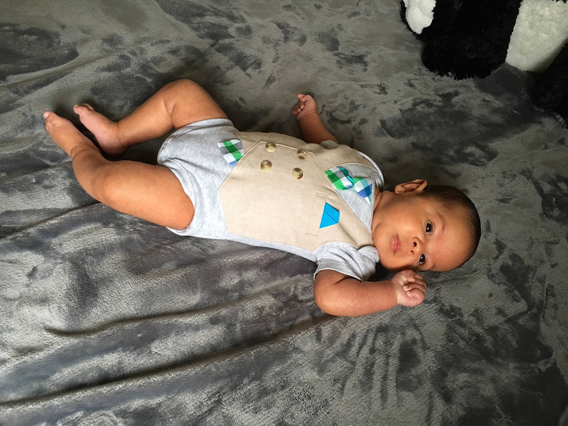 Gustavo is registered to the contest to win money with this photo: child, emotion, fun, human_positions, image, infant, male, man, person, photo_shoot, photograph, photography, sitting, skin, toddler