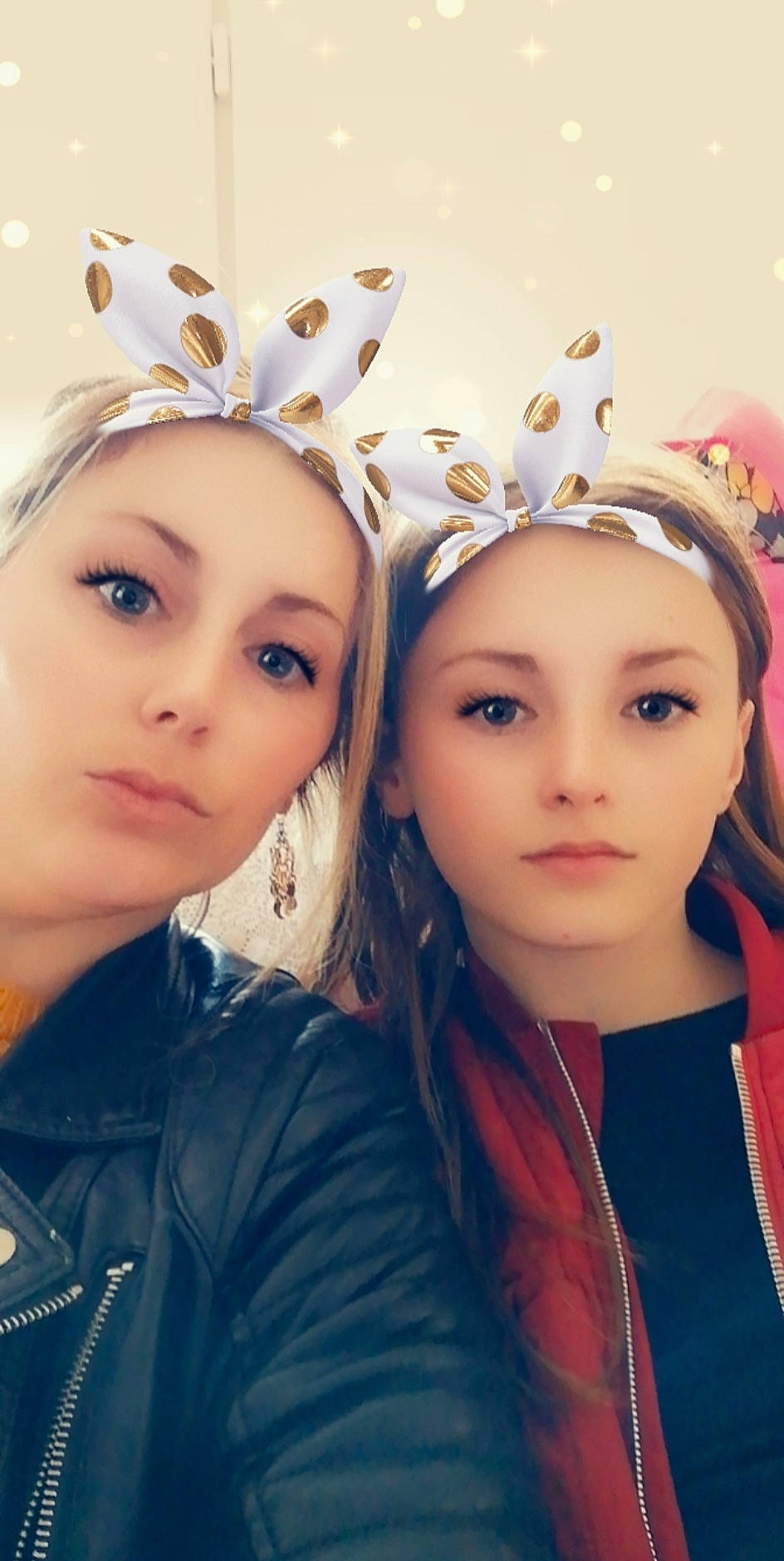 Shona a rejoint le concours — aidez-le/la à gagner de superbes lots ! beauty, blond, cheek, child, ear, eye, eyebrow, face, forehead, friendship, hair, head, headgear, lip, nose, organ, person, photography, selfie, skin