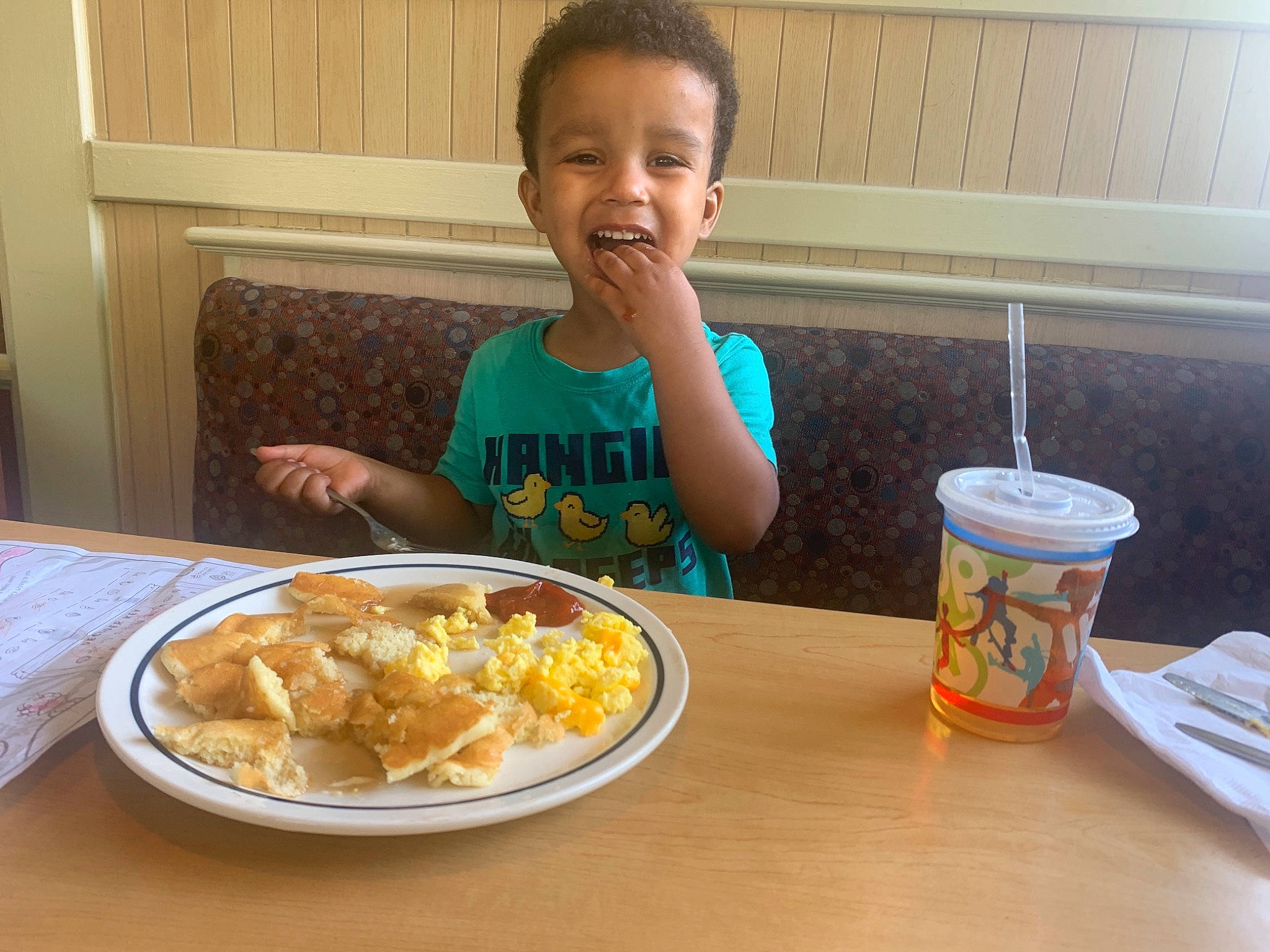 Elijah is registered to the contest to win money with this photo: breakfast, brunch, child, comfort_food, cuisine, dish, eating, food, ingredient, junk_food, kids_meal, lunch, meal, person, vegetarian_food