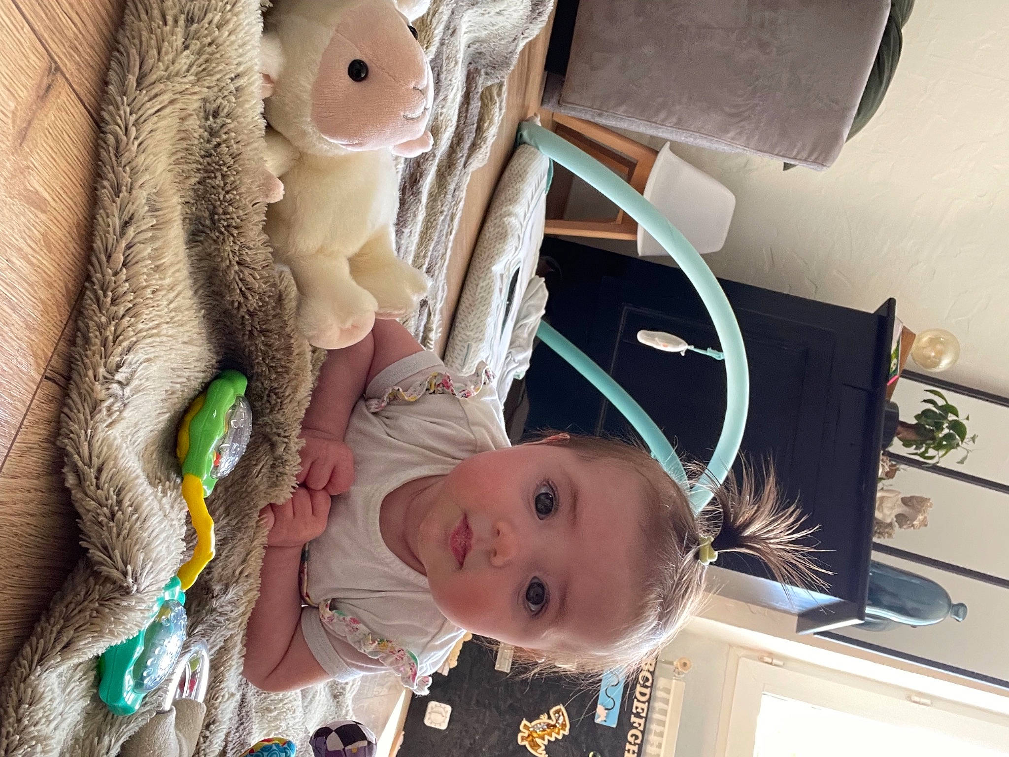 Diane participe au concours pour gagner de l'argent avec cette photo : baby, baby_products, bed, child, comfort, happy, house, infant_bed, linens, mammal, nose, pattern, person, plush, room, stuffed_toy, toddler, toy, tree, white