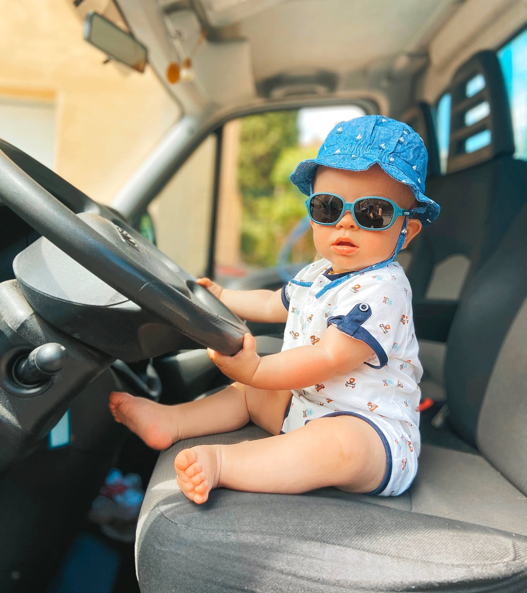 Brayden participe au concours pour gagner de l'argent avec cette photo : auto_part, automotive_design, automotive_exterior, automotive_mirror, baseball_cap, cap, car, car_seat, eyewear, glasses, goggles, hat, headwear, mode_of_transport, motor_vehicle, person, personal_luxury_car, steering_wheel, sunglasses, vehicle