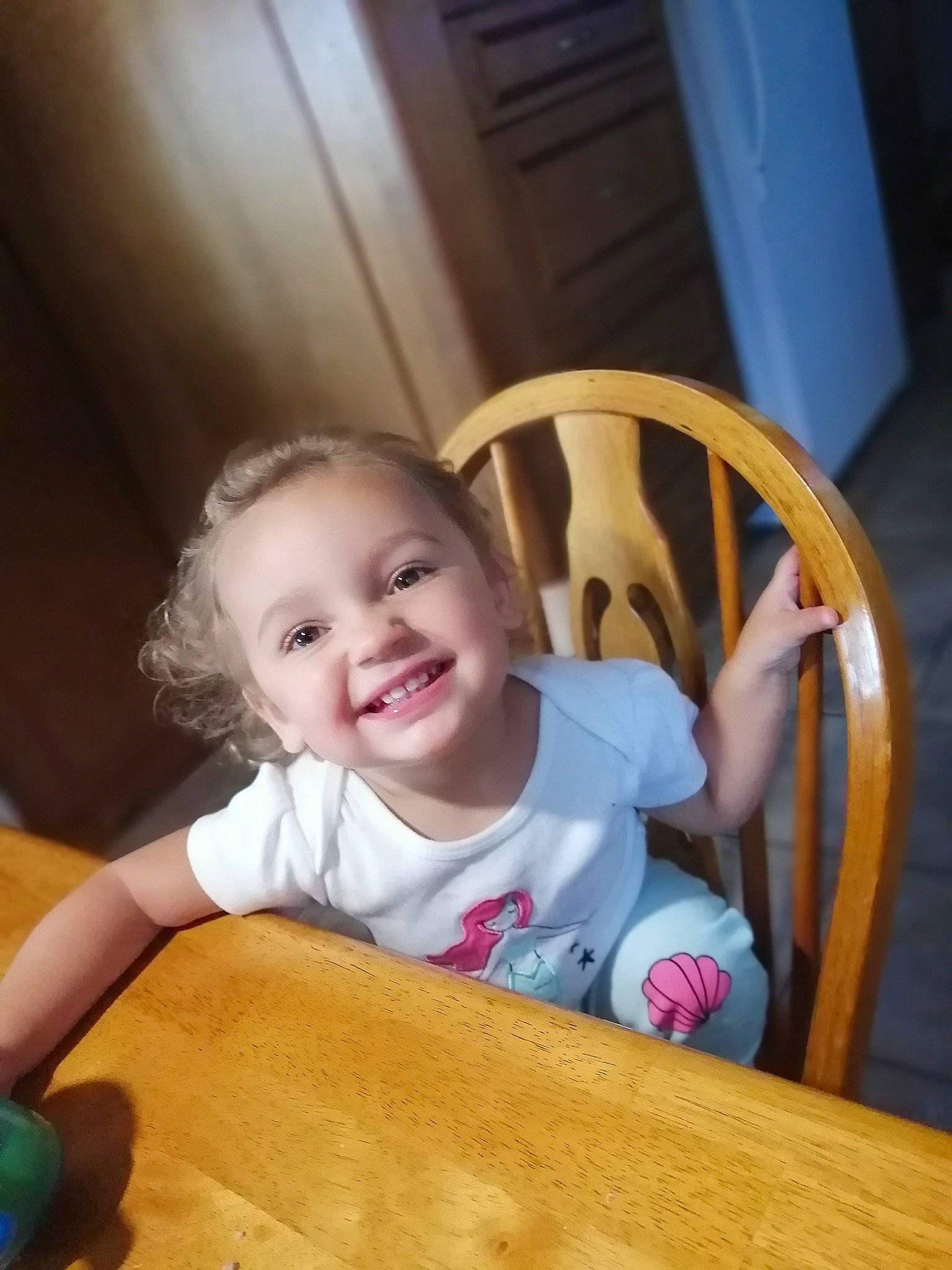 Ohana a rejoint le concours — aidez-le/la à gagner de superbes lots ! baby, baby_playing_with_toys, baby_toddler_clothing, baby_toys, blond, child, eye, facial_expression, happy, iris, joy, laugh, mouth, person, play, product, toddler, tongue, tooth, toy