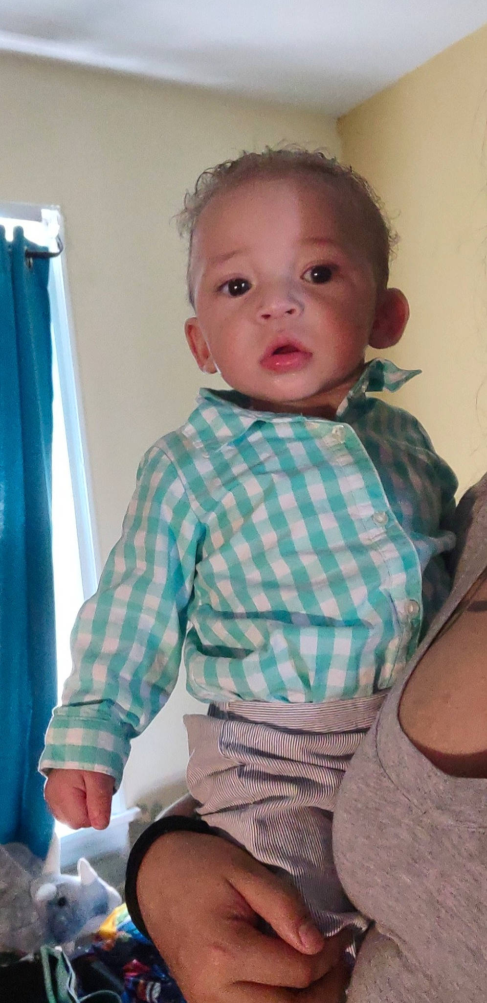 Tray is registered to the contest to win money with this photo: baby, baby_toddler_clothing, blue, cheek, chin, collar, comfort, curtain, dress_shirt, face, facial_expression, head, iris, neck, person, product, shoulder, skin, sleeve, tartan