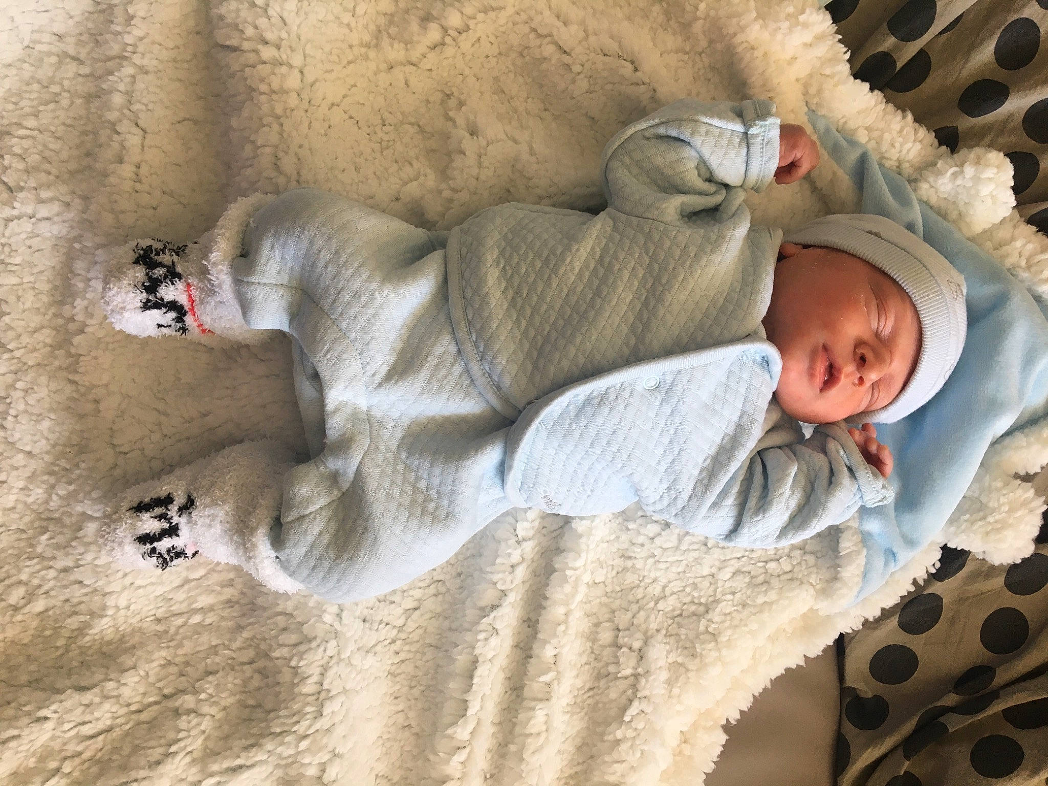 Bradley a rejoint le concours — aidez-le/la à gagner de superbes lots ! baby, baby_sleeping, child, comfort, nap, person, product, sleep