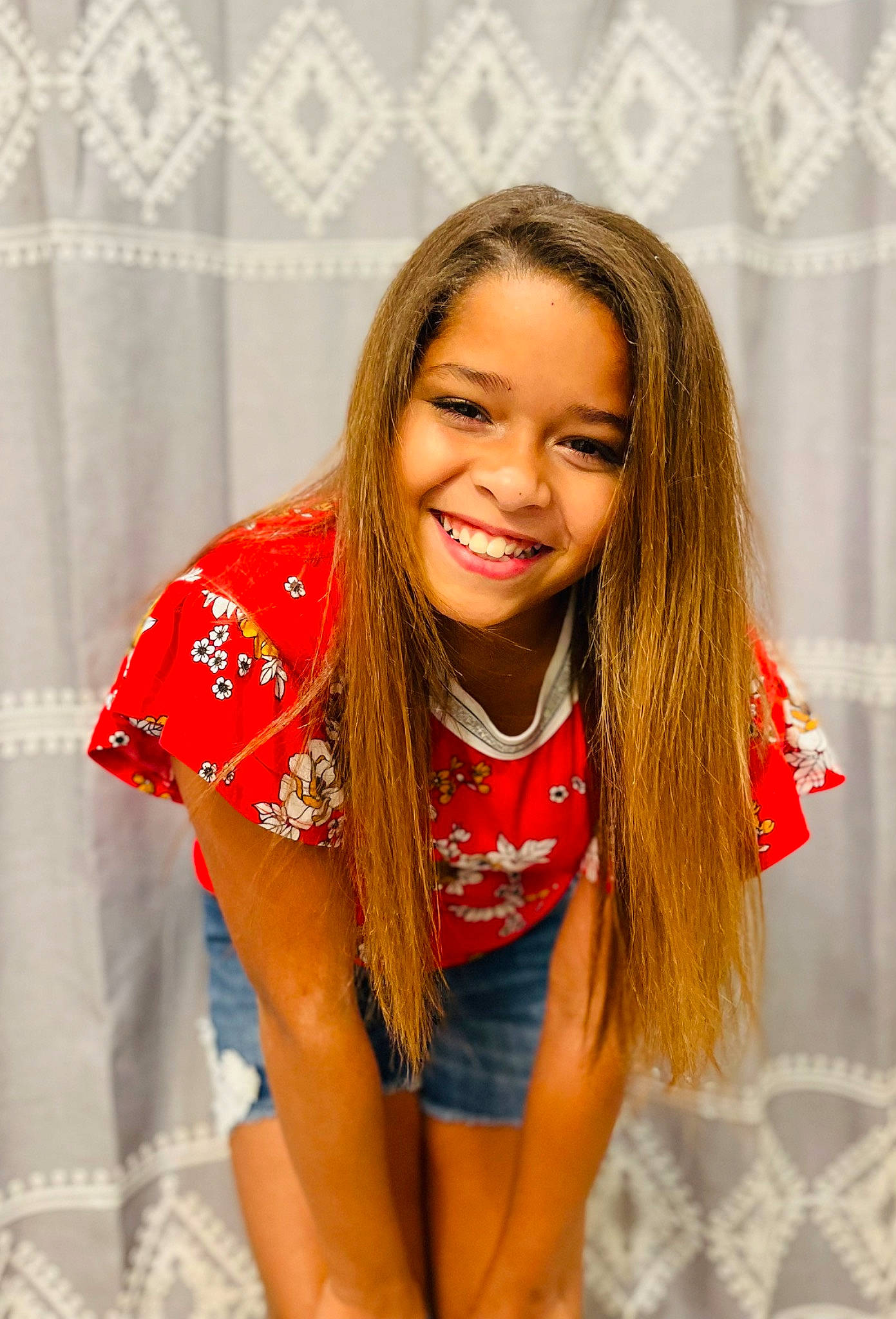 Makiah is registered to the contest to win money with this photo: black_hair, chest, eye, eyelash, fashion_design, fashion_model, flash_photography, flooring, hair, happy, human_leg, joy, lip, lipstick, long_hair, makeover, neck, person, skin, smile