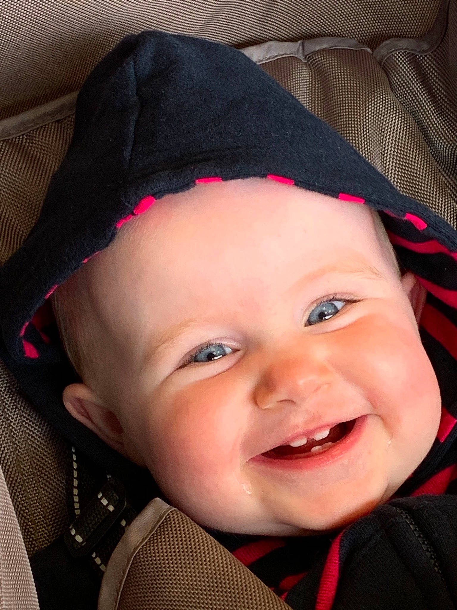 Diane participe au concours pour gagner de l'argent avec cette photo : baby, beauty, cheek, child, chin, cool, eye, eyebrow, face, facial_expression, forehead, head, joy, lip, mouth, nose, organ, person, pink, skin