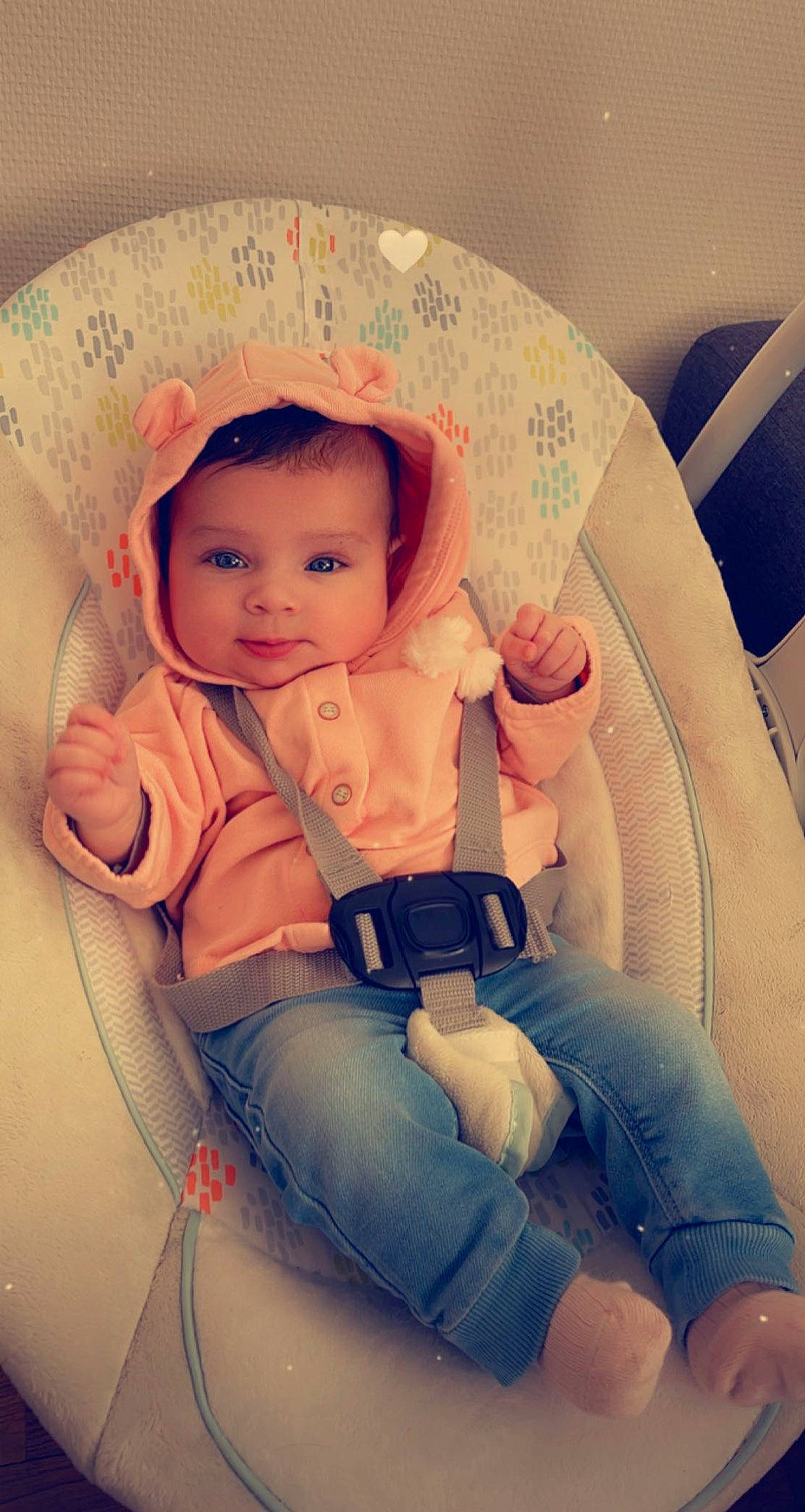 Elya participe au concours pour gagner de l'argent avec cette photo : baby, baby_carriage, baby_toddler_clothing, cheek, chin, clothing, comfort, cool, eyebrow, hat, human_body, iris, jeans, leg, lip, mouth, nose, person, skin, thigh