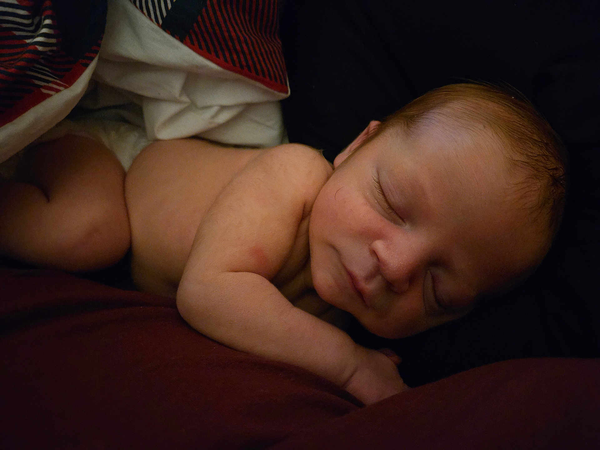 Raphaël a rejoint le concours — aidez-le/la à gagner de superbes lots ! baby, newborn, sleeping, infant, skin, blanket, closeup, peaceful, rest, cute, child, portrait, human, soft, warm, cozy, lying_down, toddler, face, head