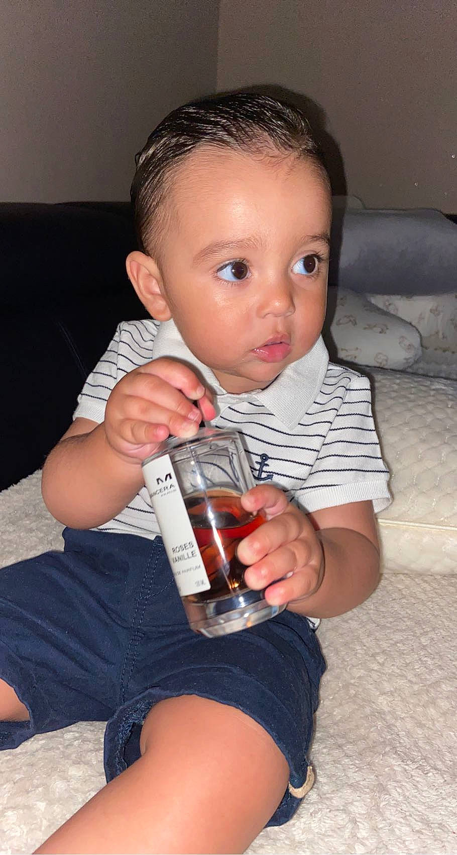 Djibril a rejoint le concours — aidez-le/la à gagner de superbes lots ! baby, baby_toddler_clothing, cheek, drink, drinking, drinkware, eyelash, finger, fun, gesture, hand, iris, lip, mouth, nail, nose, person, skin, tableware, thumb