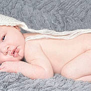 Leon is registered to the contest to win money with this photo: