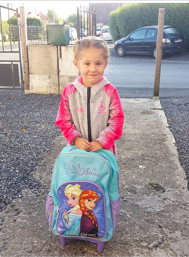 Louanne participe au concours pour gagner de l'argent avec cette photo : child, joy, outerwear, person, play, sitting, smile, toddler