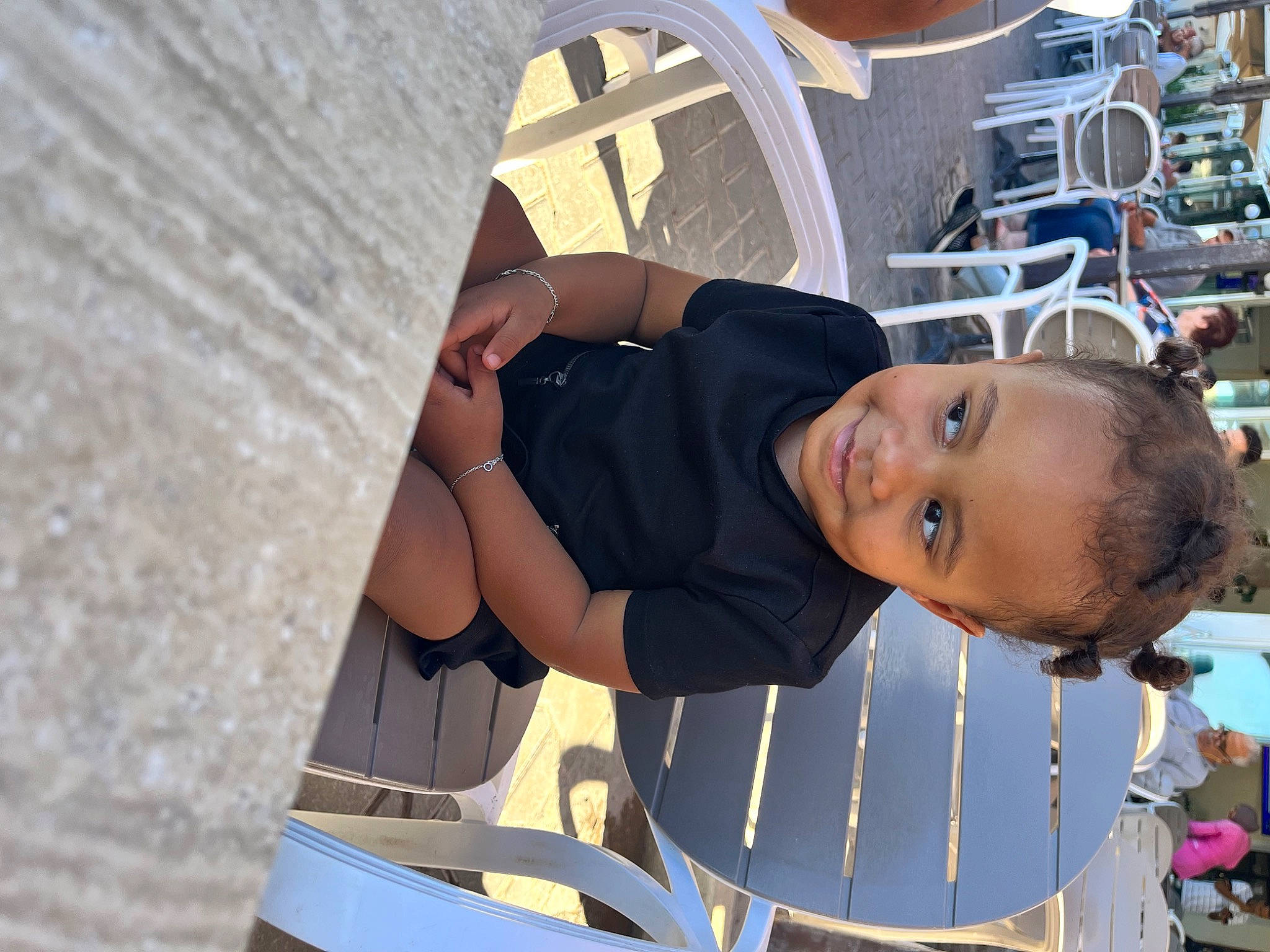 Maëlys participe au concours pour gagner de l'argent avec cette photo : automotive_tire, child, city, fun, happy, hat, joy, leisure, outdoor_play_equipment, person, play, recreation, smile, t_shirt, toddler, travel, tree, vacation