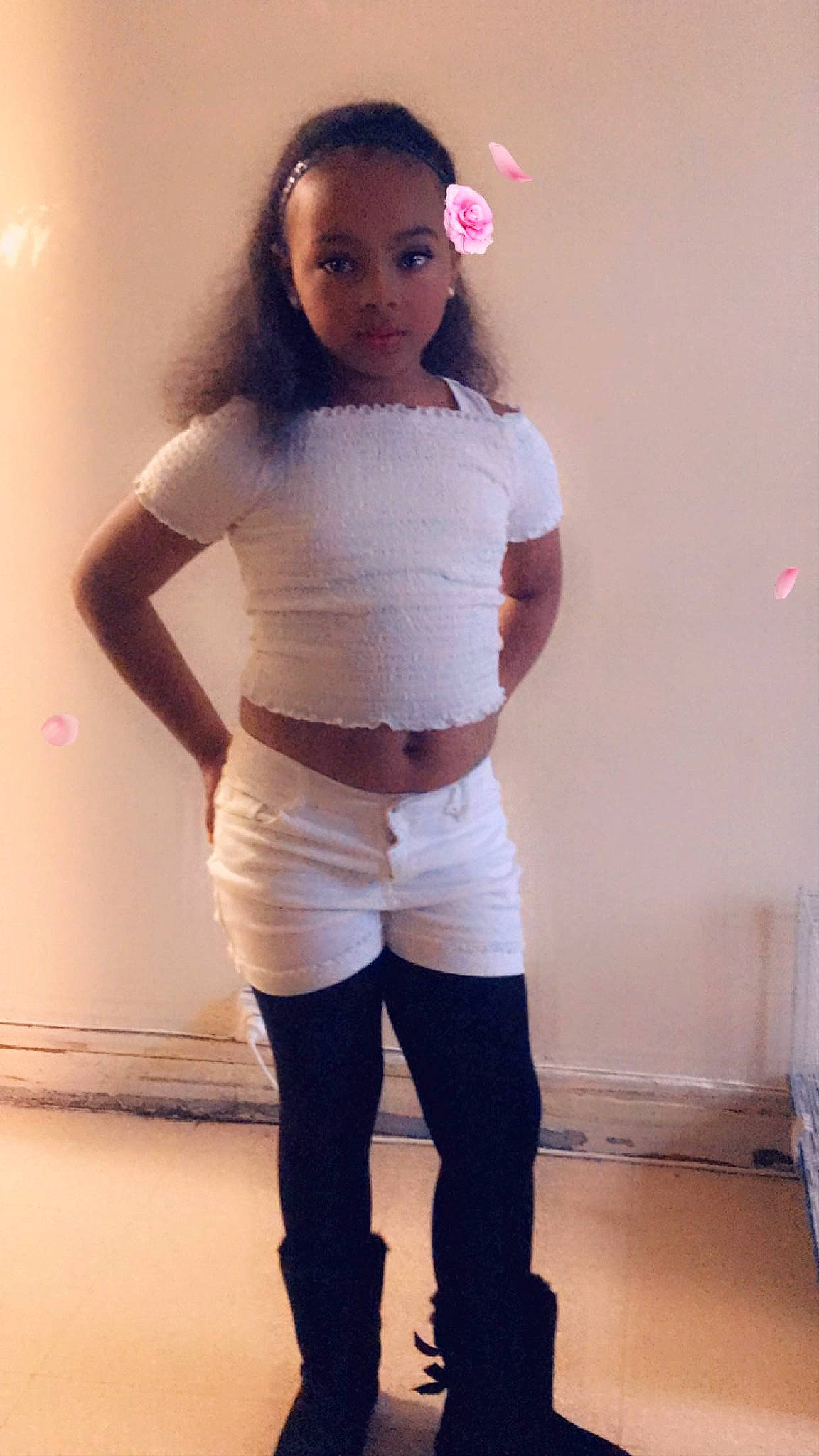 Ophelie a rejoint le concours — aidez-le/la à gagner de superbes lots ! abdomen, belt, chest, clothing, denim, elbow, fashion_design, flash_photography, hair, hand, human_leg, knee, leg, magenta, person, pink, purple, sleeve, thigh, trunk