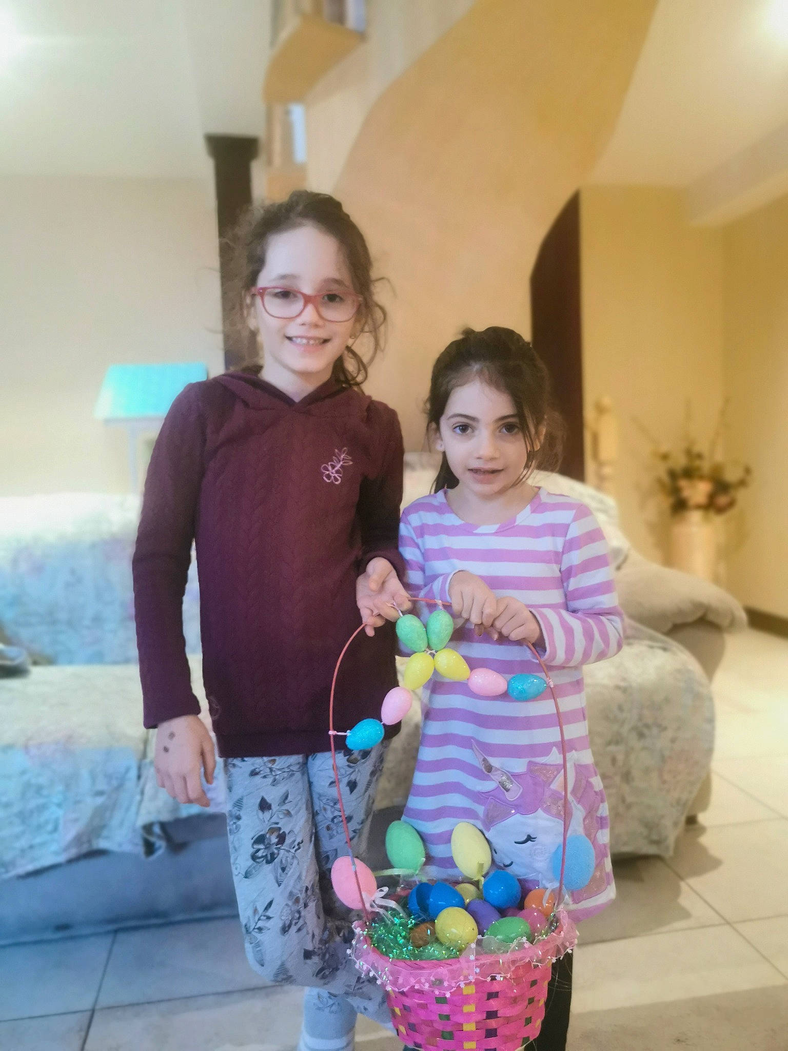 Eliana a rejoint le concours — aidez-le/la à gagner de superbes lots ! child, easter, event, family, holiday, joy, person, play, toddler