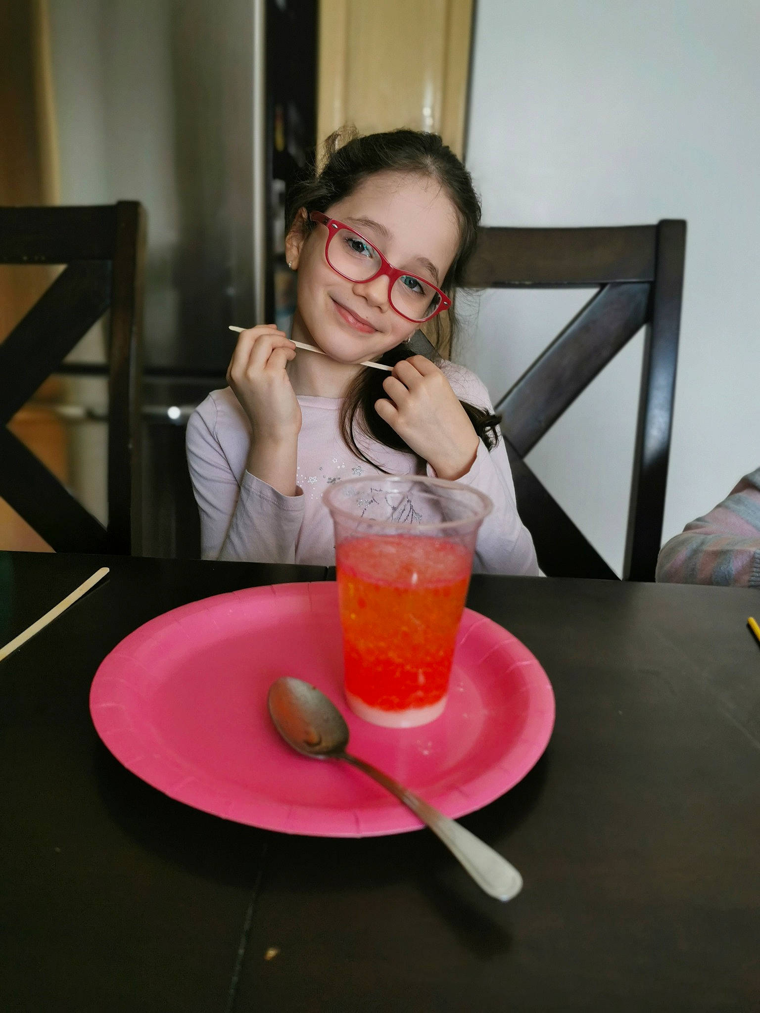 Eliana a rejoint le concours — aidez-le/la à gagner de superbes lots ! cocktail, cup, drink, drinking, food, glasses, joy, juice, non_alcoholic_beverage, person, pink, punch, smoothie, sweetness, vacation