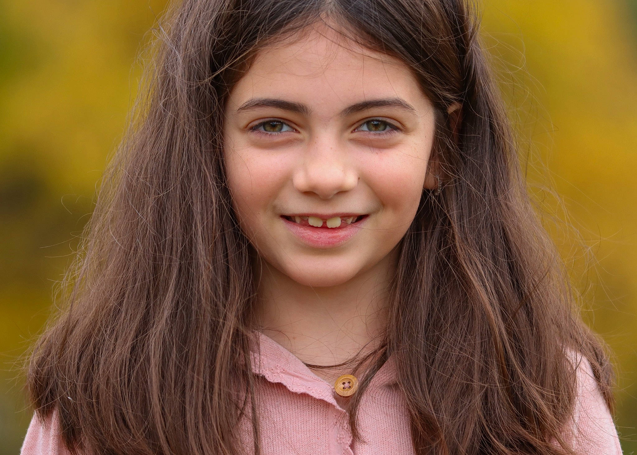 Eva participe au concours pour gagner de l'argent avec cette photo : beauty, black_hair, cheek, chin, eye, eyebrow, eyelash, facial_expression, flash_photography, grass, happy, iris, joy, layered_hair, lip, long_hair, nose, people_in_nature, person, skin