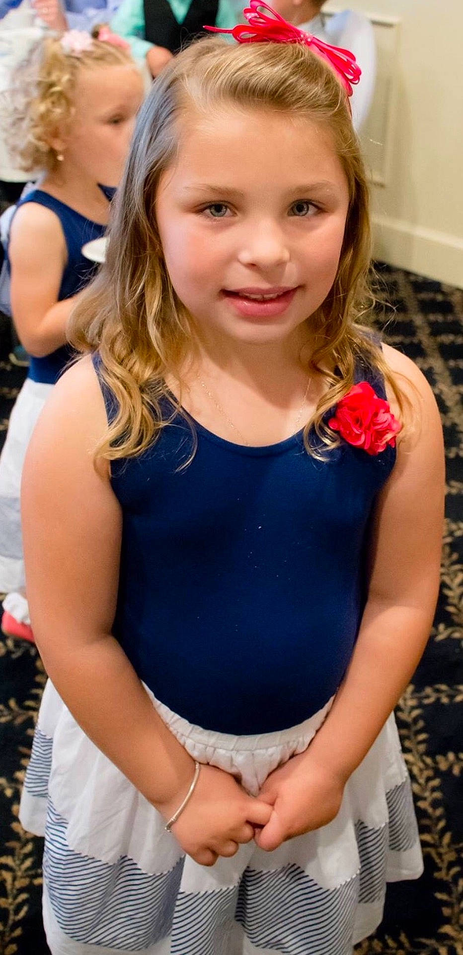 Olivia is registered to the contest to win money with this photo: abdomen, arm, beauty, blond, child, fun, girl, hair, hair_accessory, hairstyle, happiness, human_hair_color, joint, joy, leg, person, shoulder, skin, smile, textile