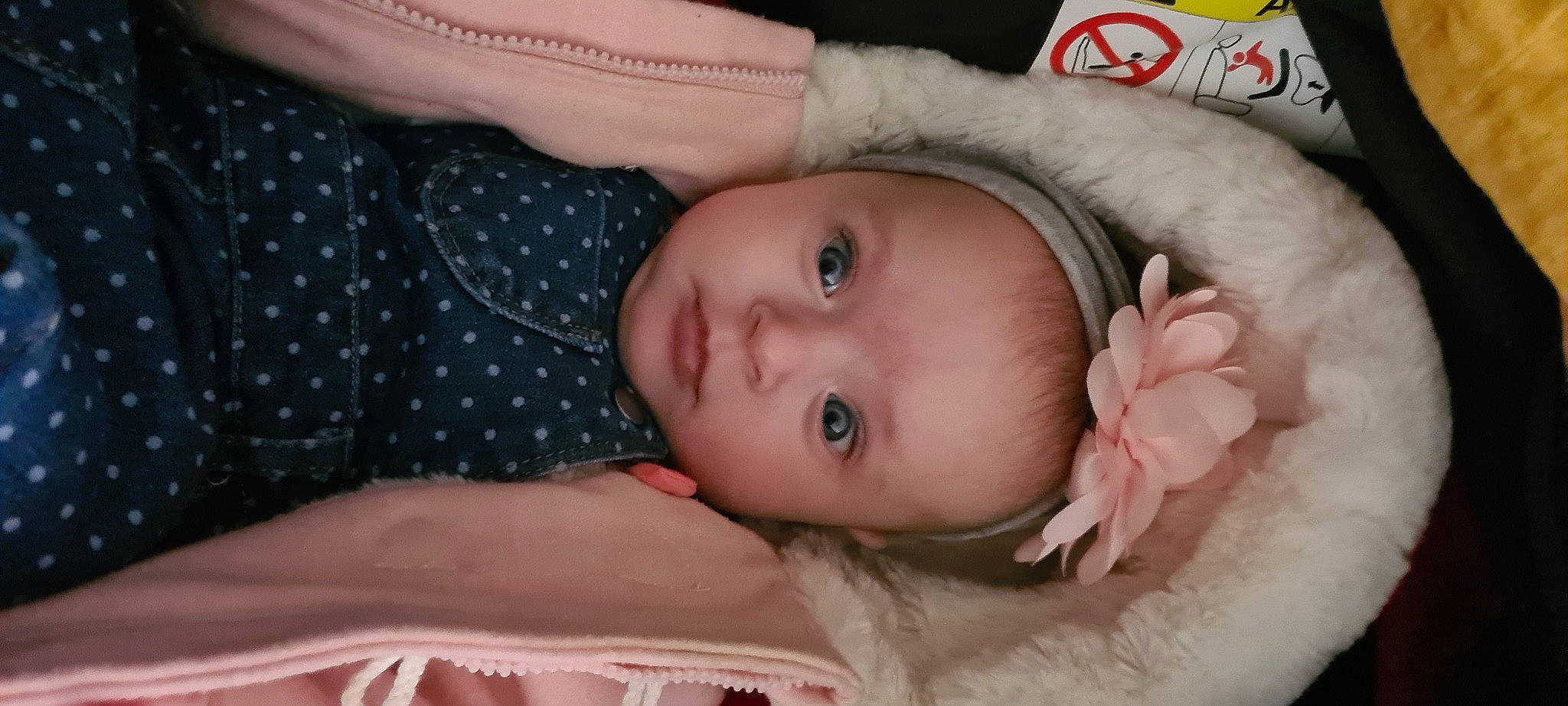 Kloé participe au concours pour gagner de l'argent avec cette photo : arm, baby, baby_toddler_clothing, cheek, chin, comfort, eye, eyebrow, eyelash, face, facial_expression, hand, head, iris, lip, mouth, nose, person, skin, toddler