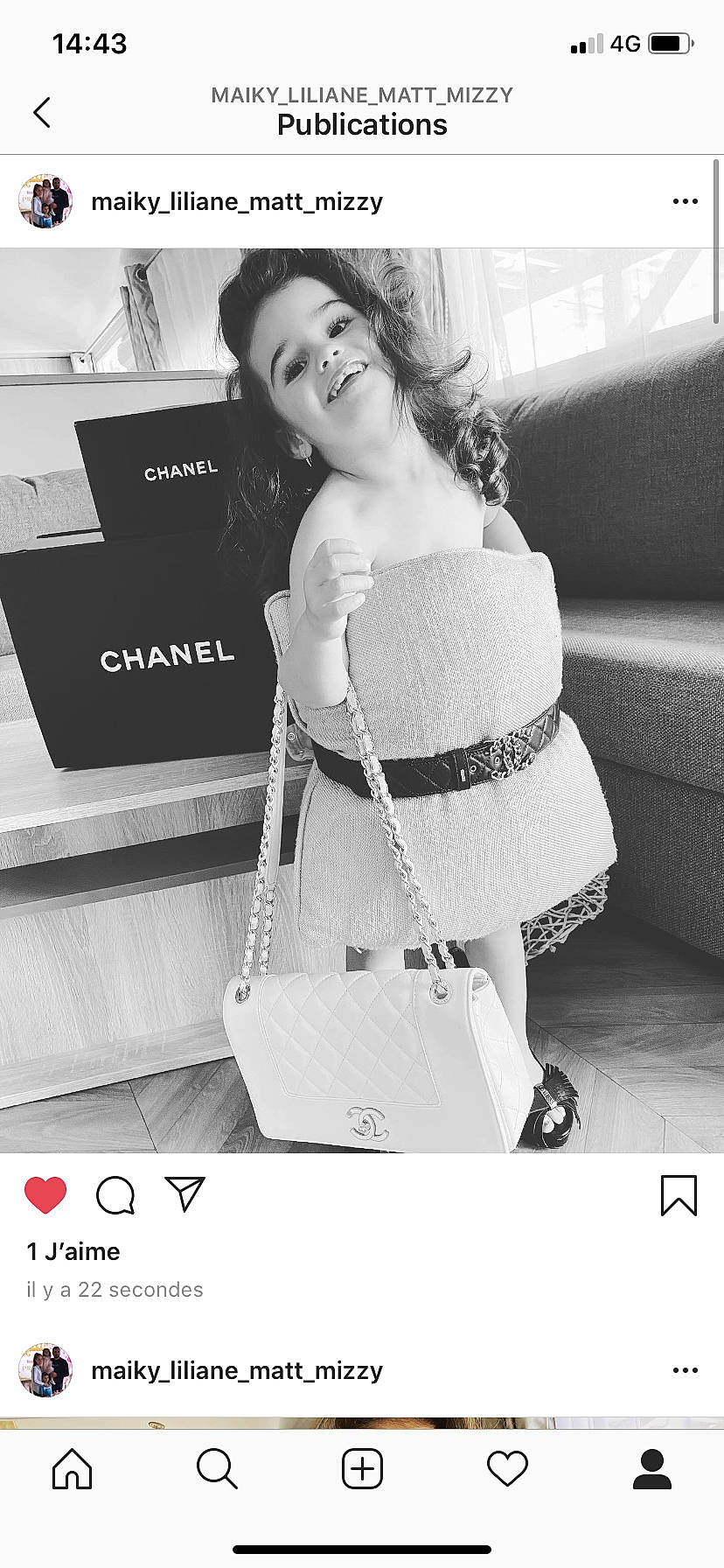 Mizzy participe au concours pour gagner de l'argent avec cette photo : bag, beauty, black_and_white, box, couch, day_dress, dress, fashion, fashion_design, fashion_model, living_room, long_hair, model, monochrome, monochrome_photography, person, photo_shoot, photograph, shoulder_bag, style