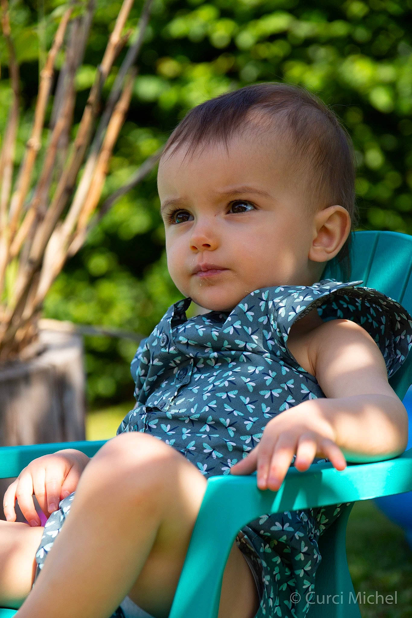 Ely participe au concours pour gagner de l'argent avec cette photo : baby, beauty, cheek, child, eye, face, finger, grass, green, leg, leisure, people, person, photography, plant, sitting, skin, smile, summer, toddler