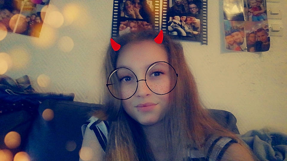 Oceane participe au concours pour gagner de l'argent avec cette photo : beauty, cheek, cool, ear, eye, eyebrow, eyewear, face, forehead, glasses, hair, hair_coloring, hairstyle, head, lip, nose, person, photography, selfie, smile