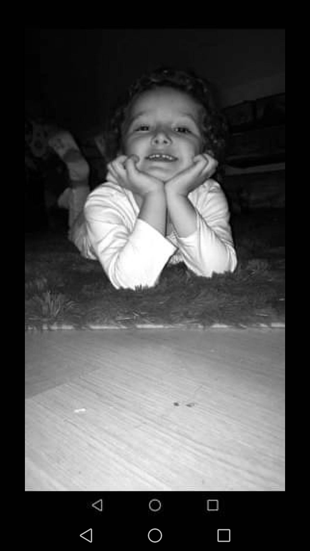 Kaila a rejoint le concours — aidez-le/la à gagner de superbes lots ! black, black_and_white, cheek, child, eye, face, facial_expression, fun, head, monochrome, monochrome_photography, nose, person, photograph, photography, portrait, sitting, smile, snapshot, stock_photography